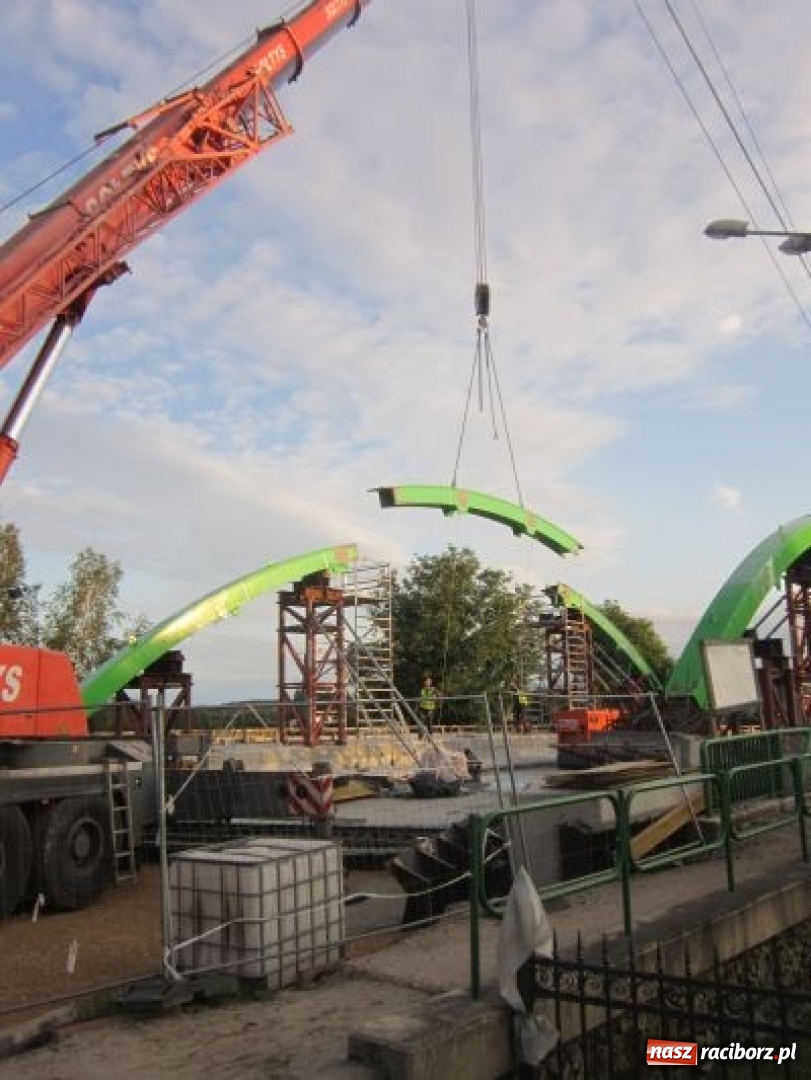Zdjęcie w galerii na portalu naszraciborz.pl:  Nowy most rośnie jak na drożdżach [FOTO] wiadomości z regionu