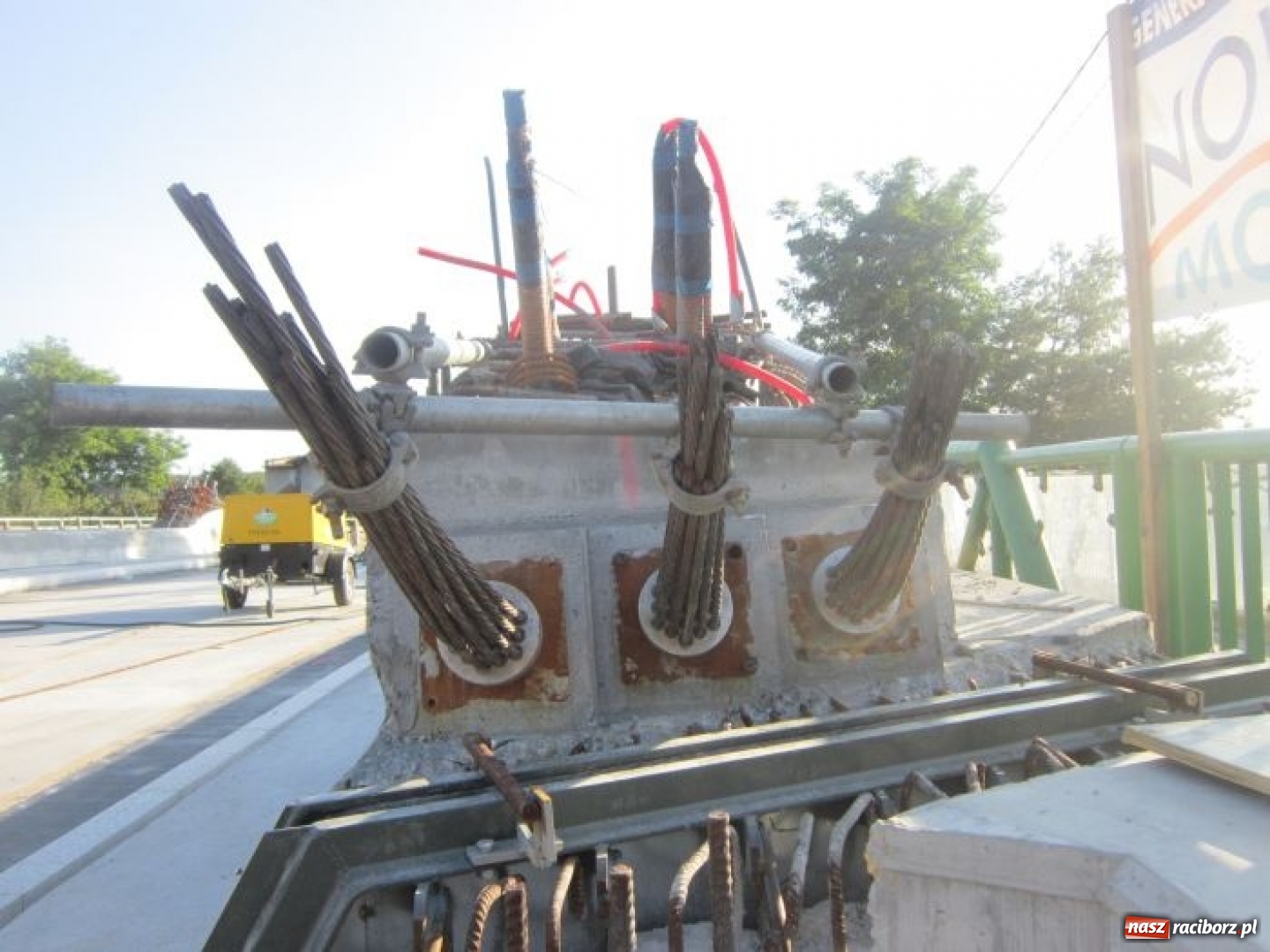 Zdjęcie w galerii na portalu naszraciborz.pl:  Nowy most rośnie jak na drożdżach [FOTO] wiadomości z regionu