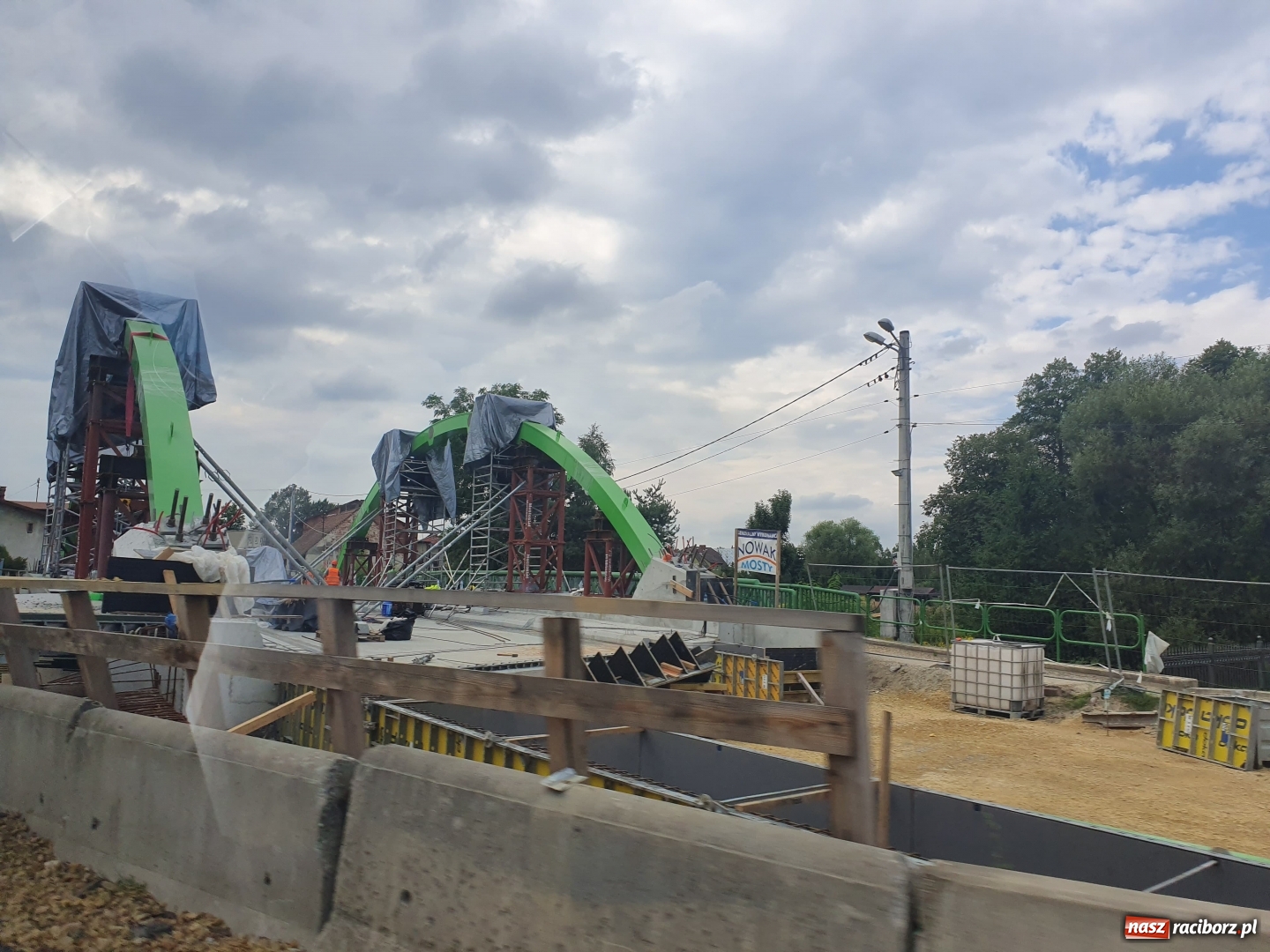 Zdjęcie w galerii na portalu naszraciborz.pl:  Nowy most rośnie jak na drożdżach [FOTO] wiadomości z regionu