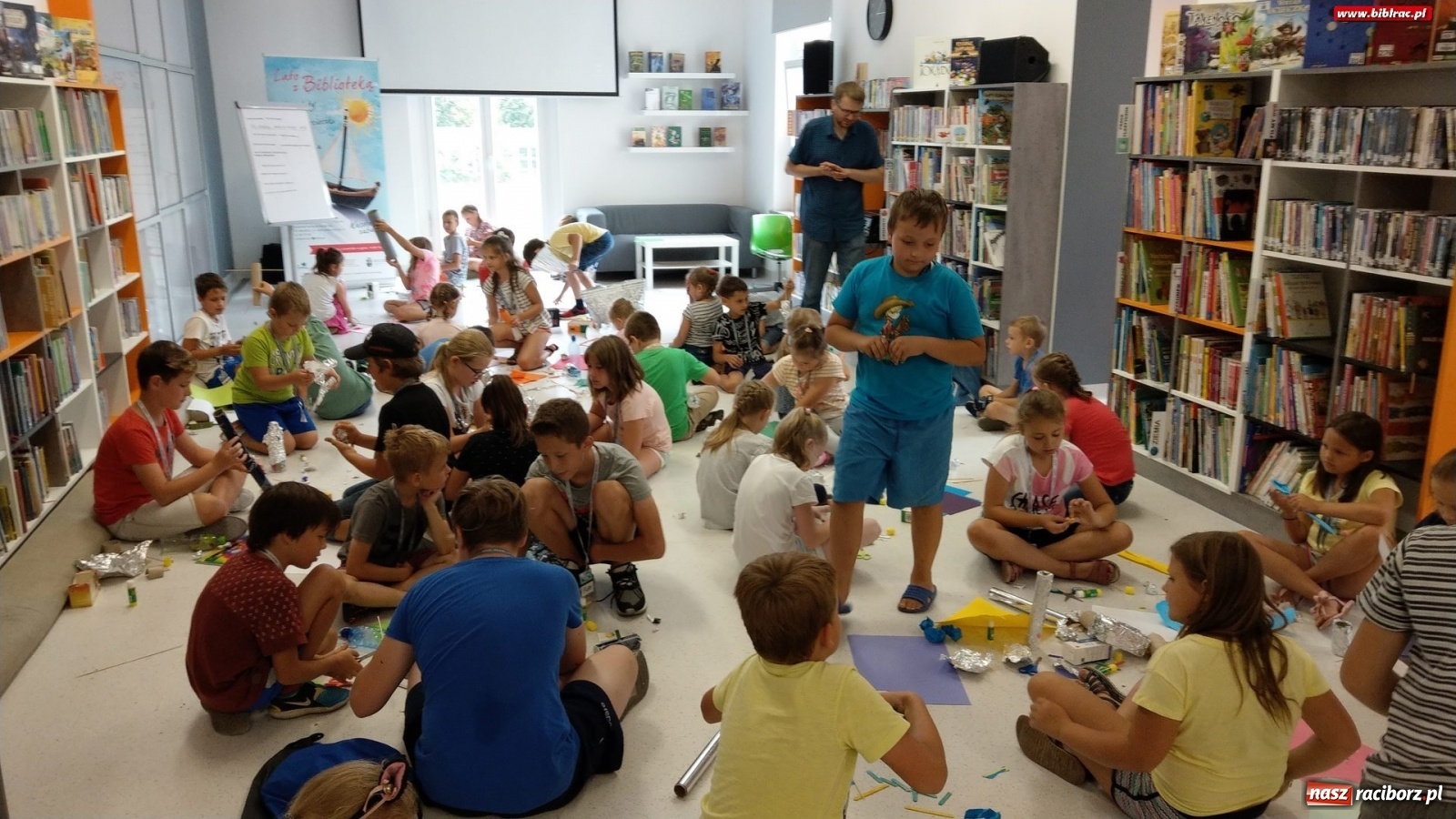 Zdjęcie w galerii na portalu naszraciborz.pl: Młodzi czytelnicy w podróży do świata fantastyki [FOTO] wiadomości z regionu