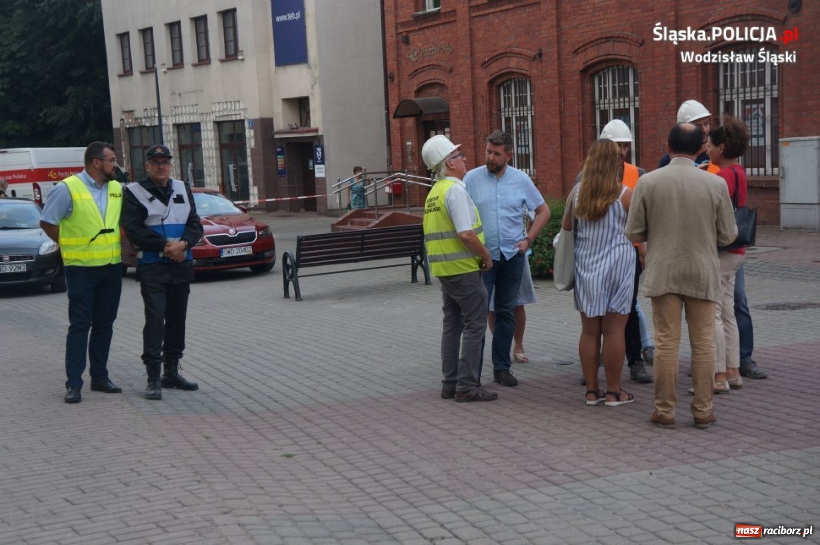 Zdjęcie w galerii na portalu naszraciborz.pl:  Tak runęło rusztowanie w Wodzisławiu Śląskim. Moment katastrofy w monitoringu [WIDEO]  wiadomości z regionu