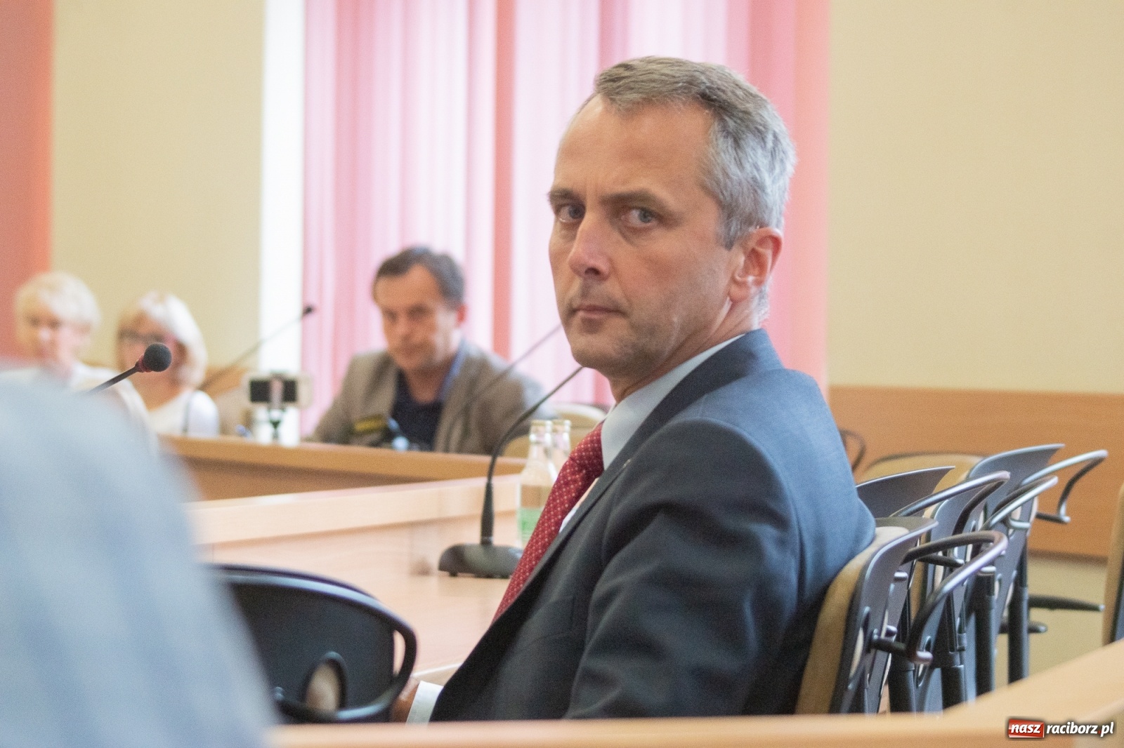 Zdjęcie w galerii na portalu naszraciborz.pl: W SP 15 zaczyna wrzeć. Miasto zabiera dzieci z pływalni PWSZ. Do likwidacji jeden oddział wiadomości z regionu