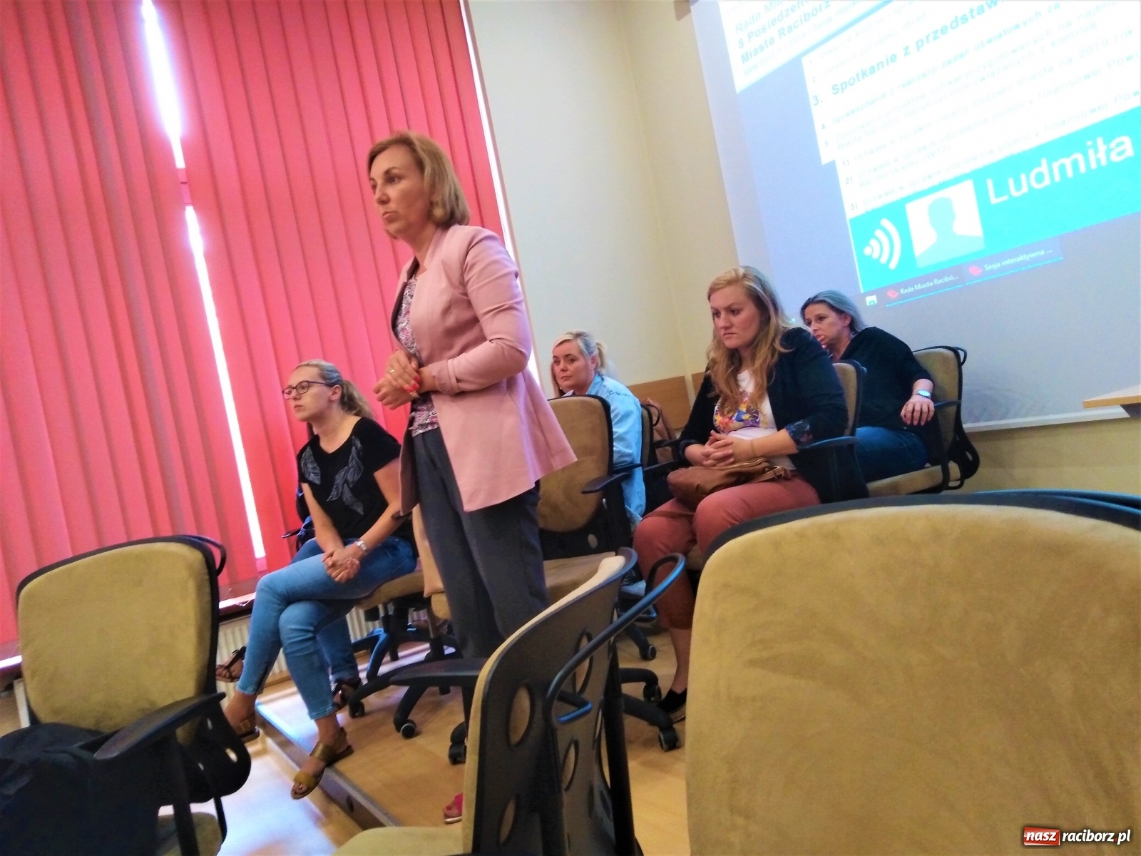 Zdjęcie w galerii na portalu naszraciborz.pl: W SP 15 zaczyna wrzeć. Miasto zabiera dzieci z pływalni PWSZ. Do likwidacji jeden oddział wiadomości z regionu