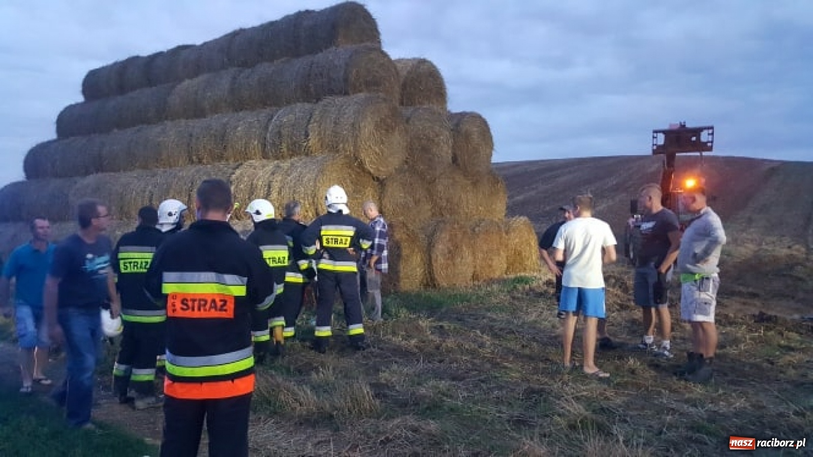 Zdjęcie w galerii na portalu naszraciborz.pl: Akcja straży i policji na Mariańskiej-Kopernika. Podpalenie na granicy Bolesławia i Tworkowa [FOTO] wiadomości z regionu