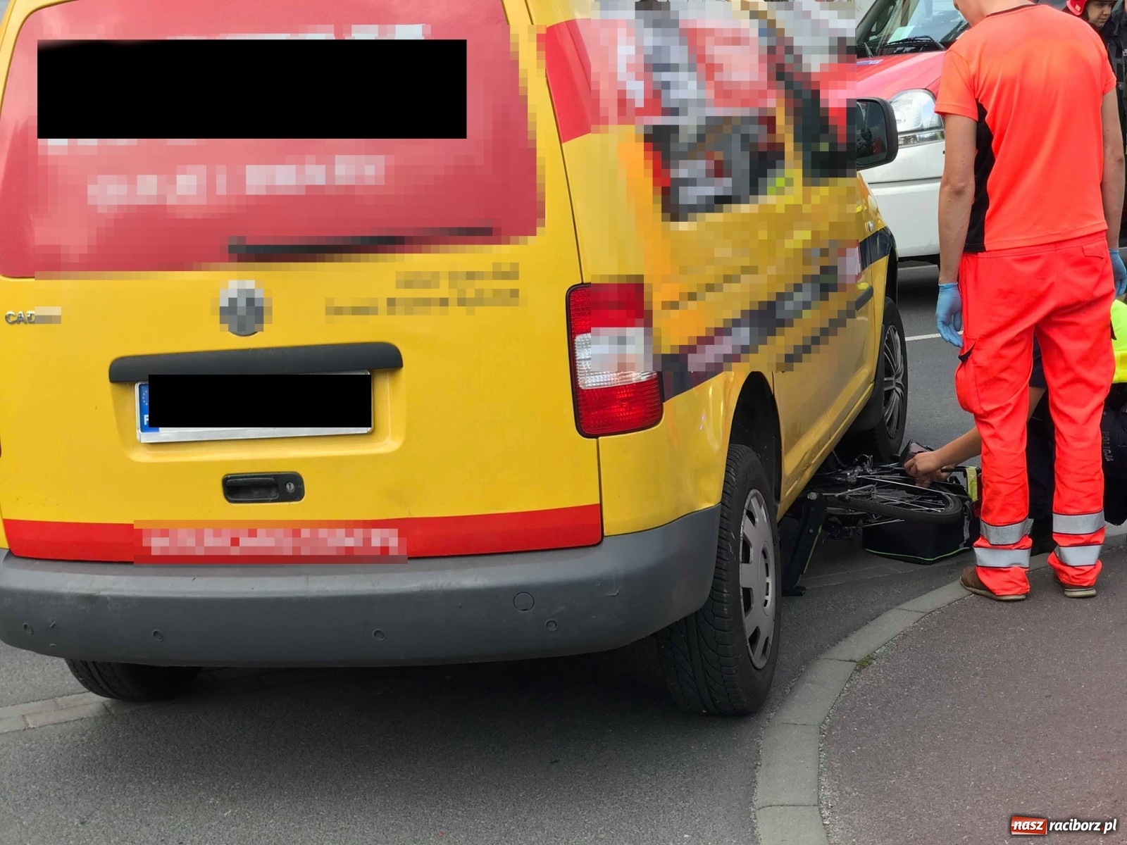 Zdjęcie w galerii na portalu naszraciborz.pl: Potrącenie rowerzysty na Mariańskiej [FOTO] wiadomości z regionu