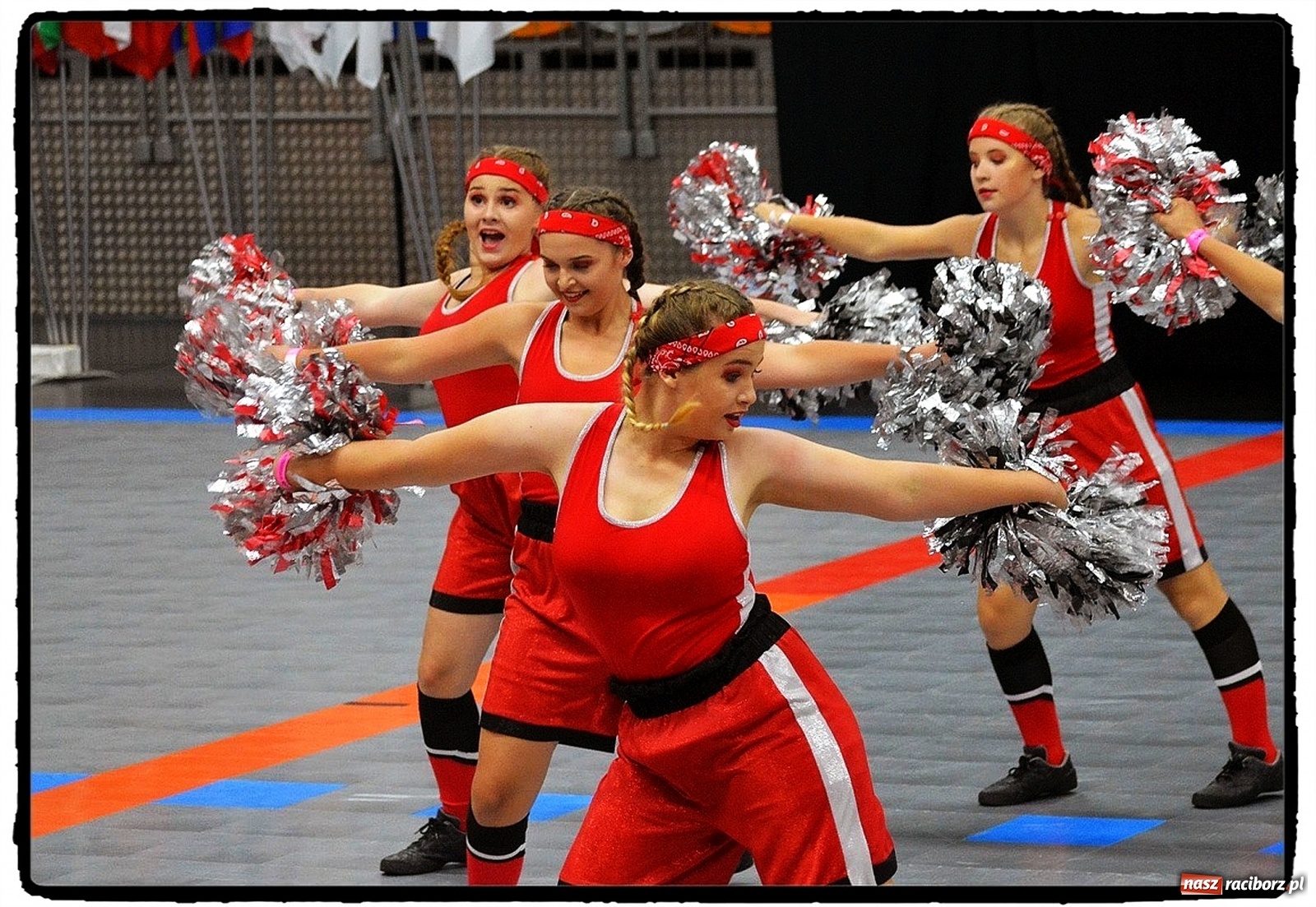 Zdjęcie w galerii na portalu naszraciborz.pl: Medalowy start Uśmiechu na VII Mistrzostwach Świata Mażoretek w Pradze  wiadomości z regionu