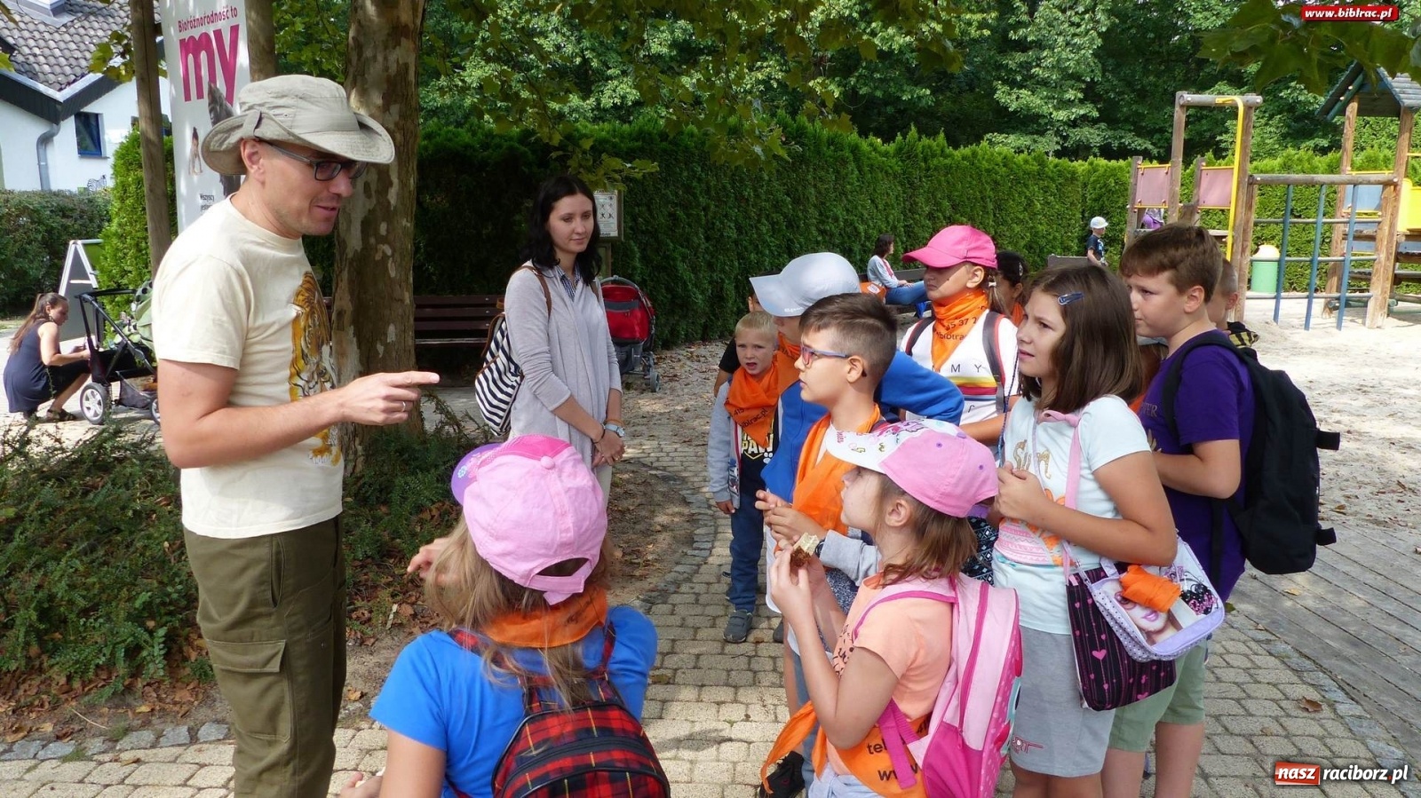 Zdjęcie w galerii na portalu naszraciborz.pl: Młodzi raciborzanie oko w oko z dzikimi zwierzętami wiadomości z regionu