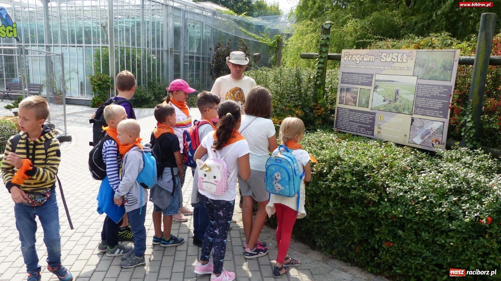 Zdjęcie w galerii na portalu naszraciborz.pl: Młodzi raciborzanie oko w oko z dzikimi zwierzętami wiadomości z regionu