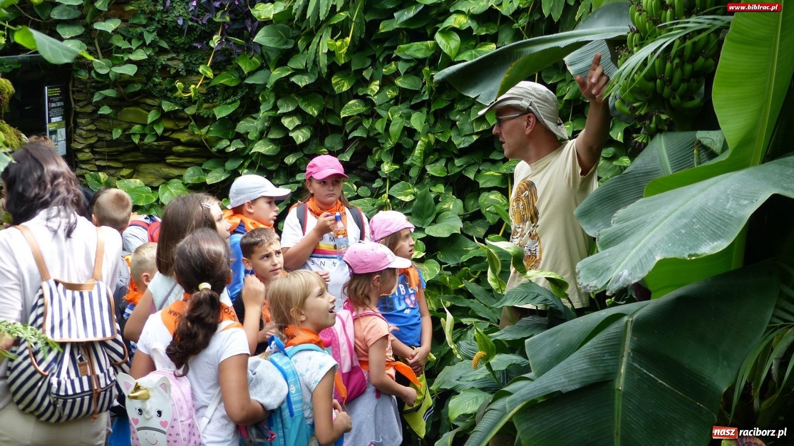 Zdjęcie w galerii na portalu naszraciborz.pl: Młodzi raciborzanie oko w oko z dzikimi zwierzętami wiadomości z regionu