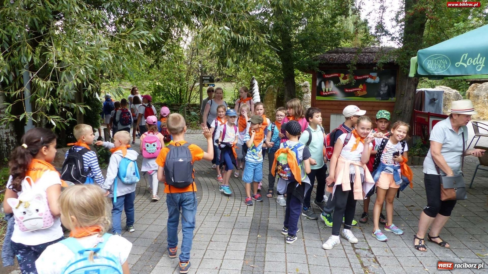 Zdjęcie w galerii na portalu naszraciborz.pl: Młodzi raciborzanie oko w oko z dzikimi zwierzętami wiadomości z regionu