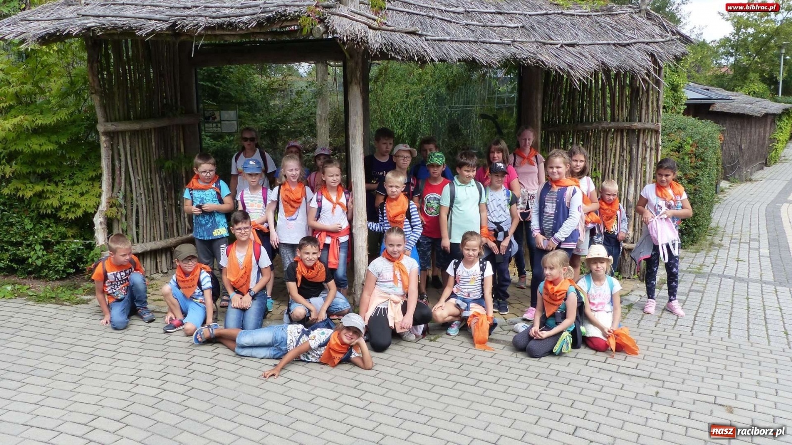 Zdjęcie w galerii na portalu naszraciborz.pl: Młodzi raciborzanie oko w oko z dzikimi zwierzętami wiadomości z regionu