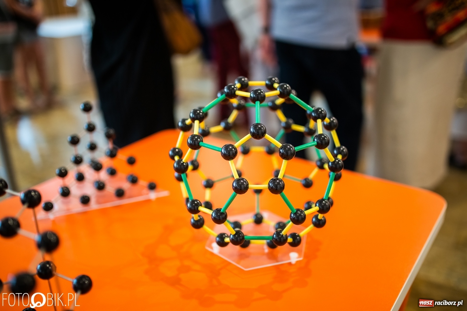 Zdjęcie w galerii na portalu naszraciborz.pl: Z Krakowa do Raciborza. Nanoświat w starym kościele dominikanek wiadomości z regionu