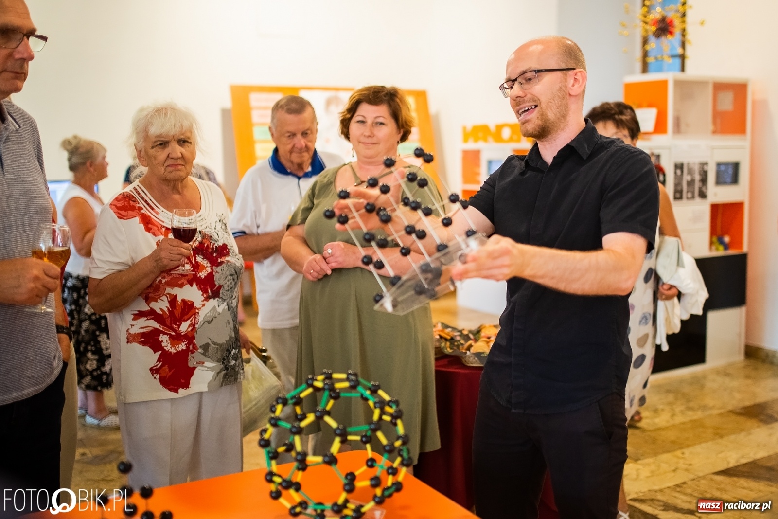 Zdjęcie w galerii na portalu naszraciborz.pl: Z Krakowa do Raciborza. Nanoświat w starym kościele dominikanek wiadomości z regionu