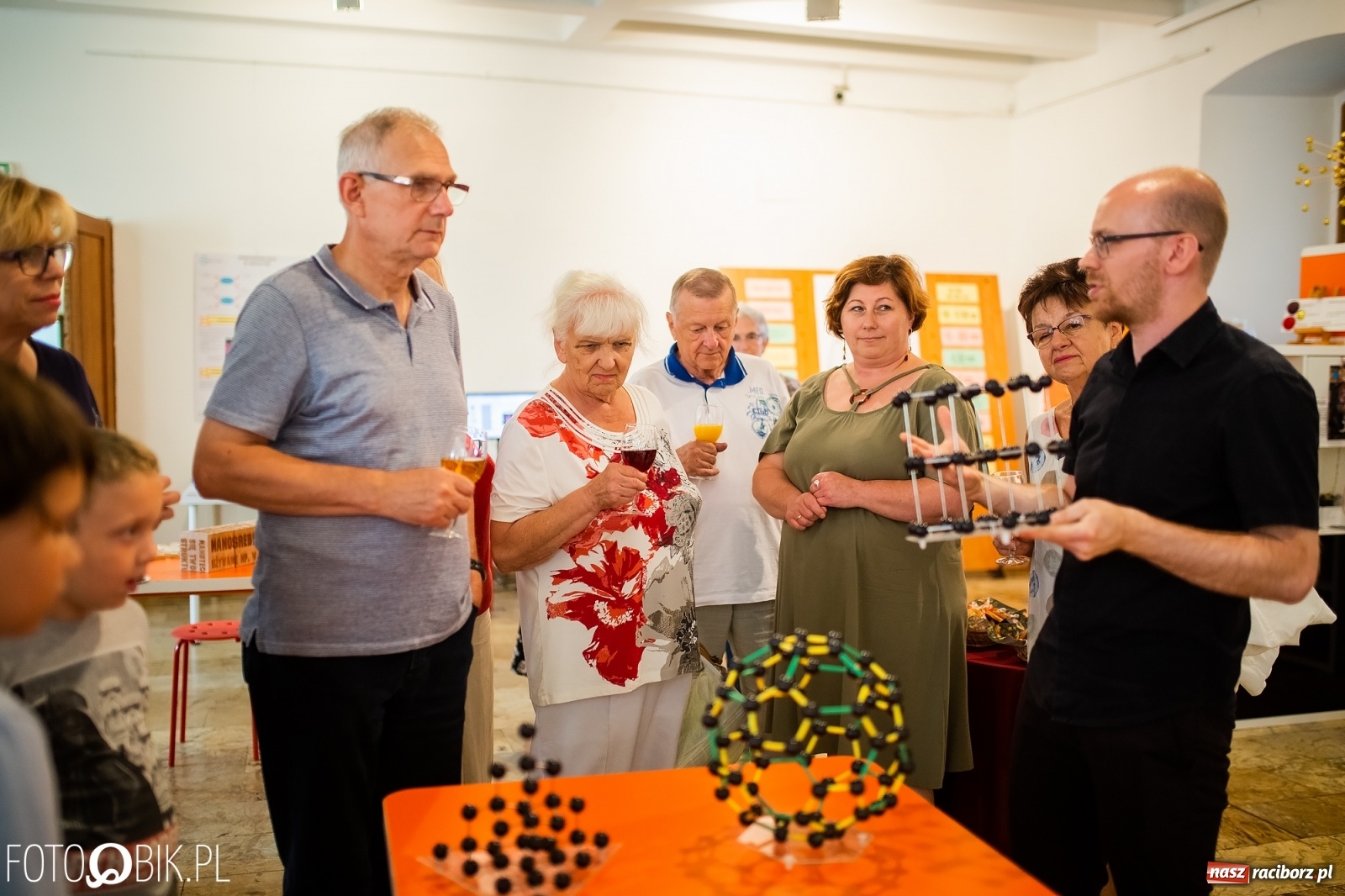 Zdjęcie w galerii na portalu naszraciborz.pl: Z Krakowa do Raciborza. Nanoświat w starym kościele dominikanek wiadomości z regionu