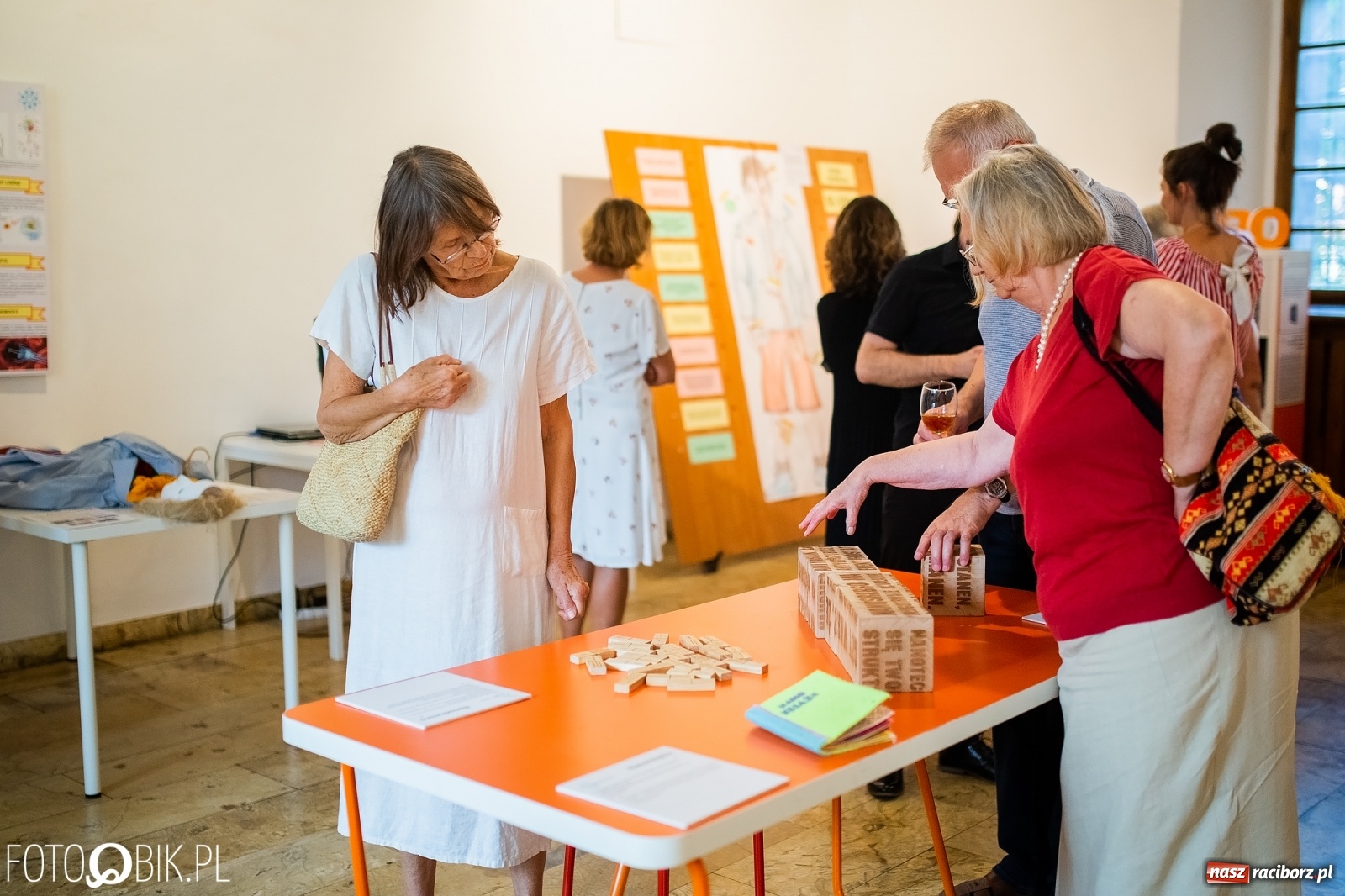 Zdjęcie w galerii na portalu naszraciborz.pl: Z Krakowa do Raciborza. Nanoświat w starym kościele dominikanek wiadomości z regionu
