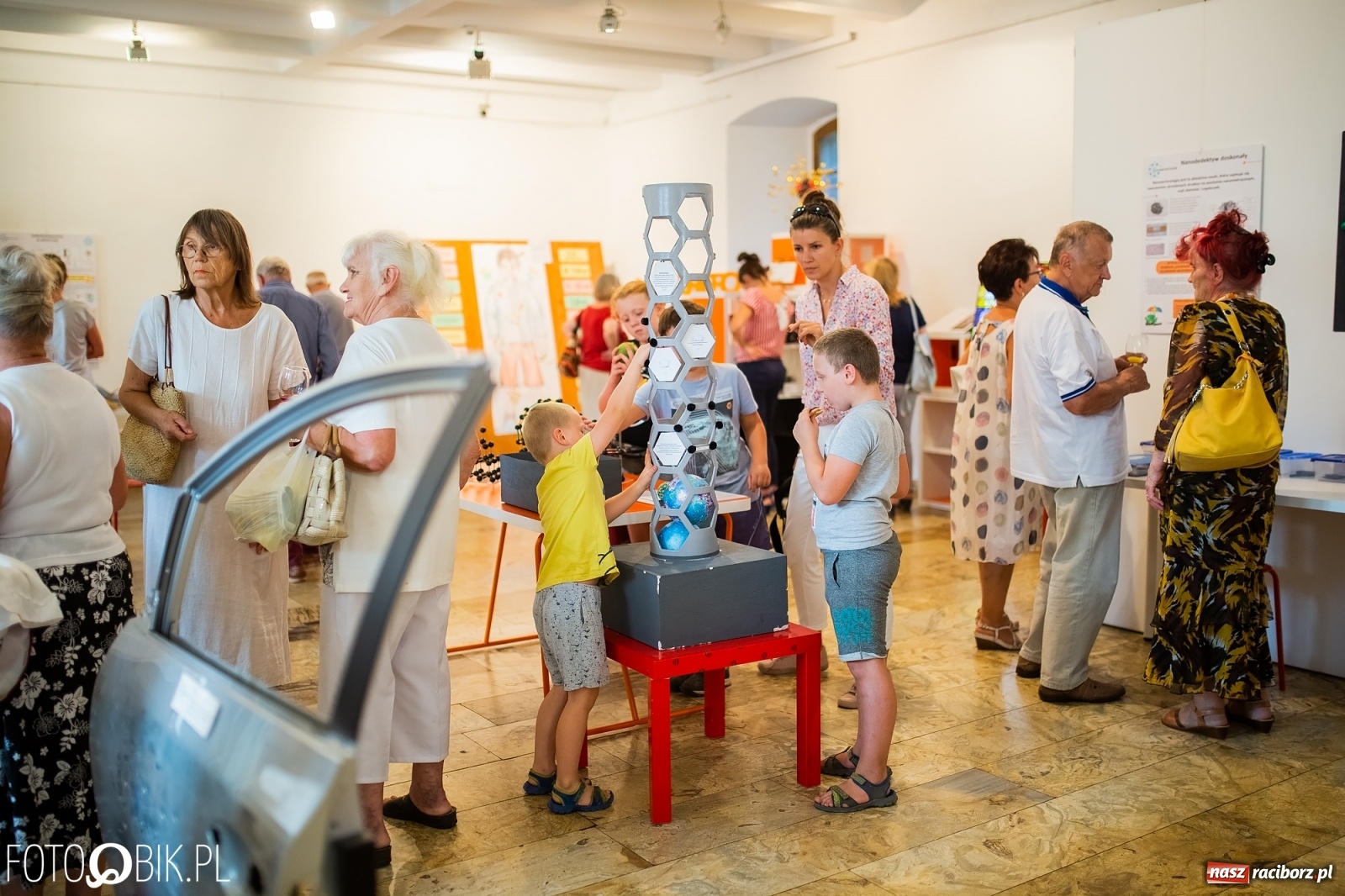 Zdjęcie w galerii na portalu naszraciborz.pl: Z Krakowa do Raciborza. Nanoświat w starym kościele dominikanek wiadomości z regionu