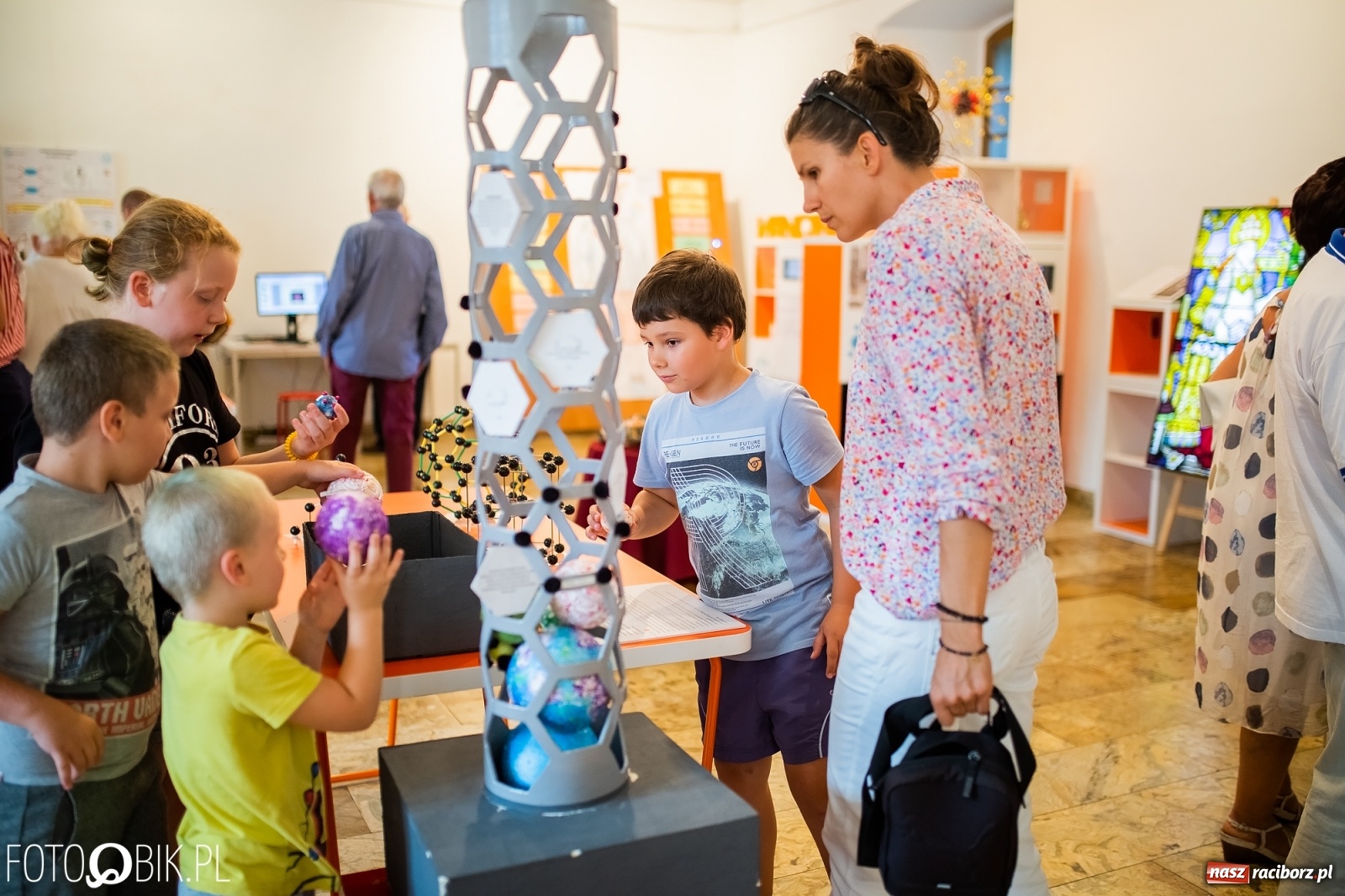 Zdjęcie w galerii na portalu naszraciborz.pl: Z Krakowa do Raciborza. Nanoświat w starym kościele dominikanek wiadomości z regionu