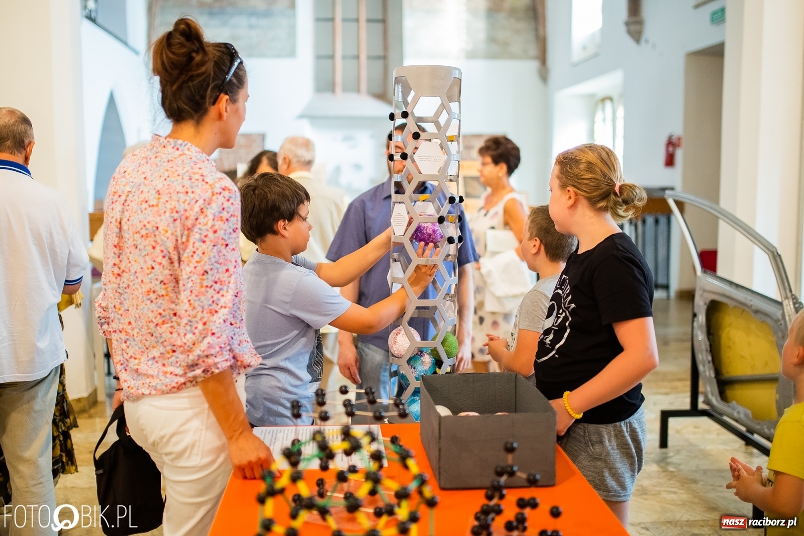 Zdjęcie w galerii na portalu naszraciborz.pl: Z Krakowa do Raciborza. Nanoświat w starym kościele dominikanek wiadomości z regionu