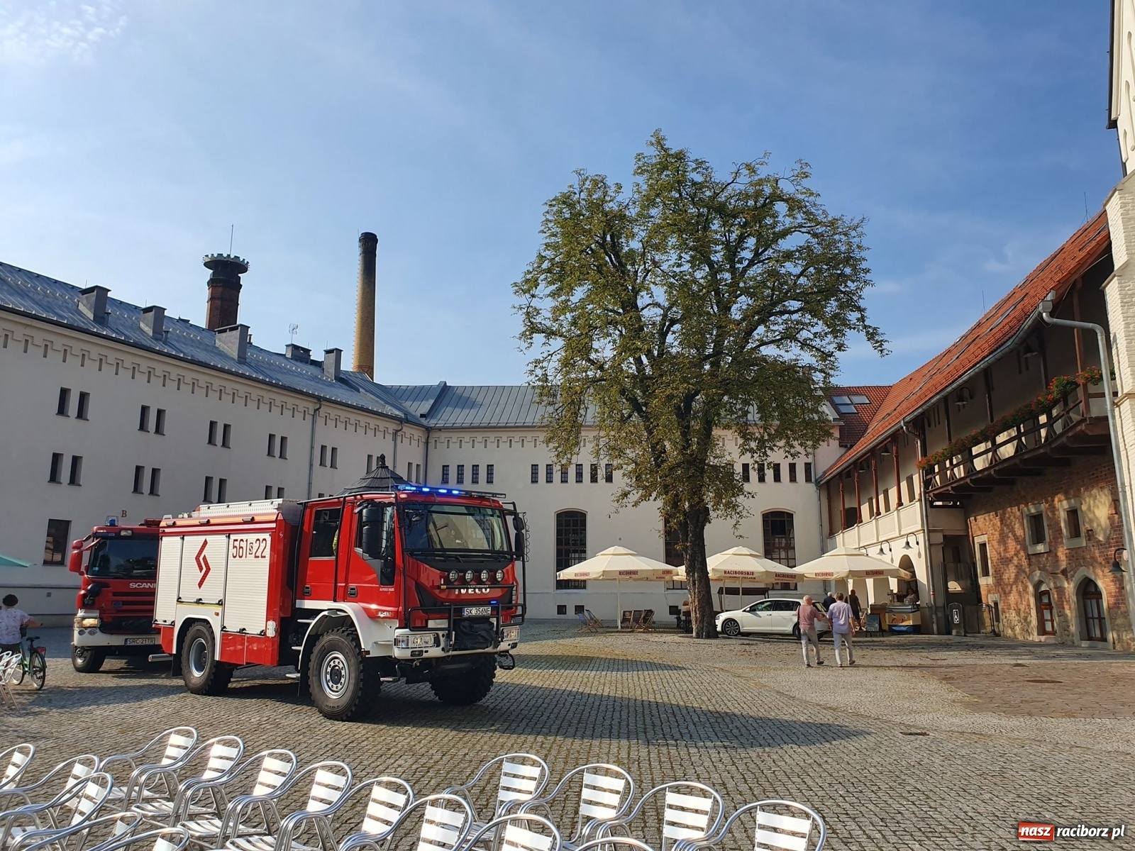 Zdjęcie w galerii na portalu naszraciborz.pl: Strażacka akcja na zamku. Zadziałał monitoring wiadomości z regionu