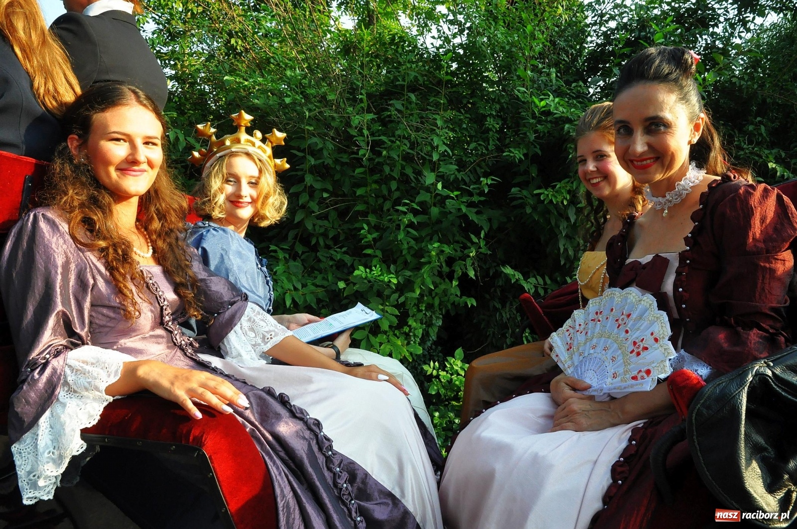 Zdjęcie w galerii na portalu naszraciborz.pl: Uprowadzenie - inscenizacja na tle starych ruin w Łubowicach [FOTO i WIDEO]  wiadomości z regionu