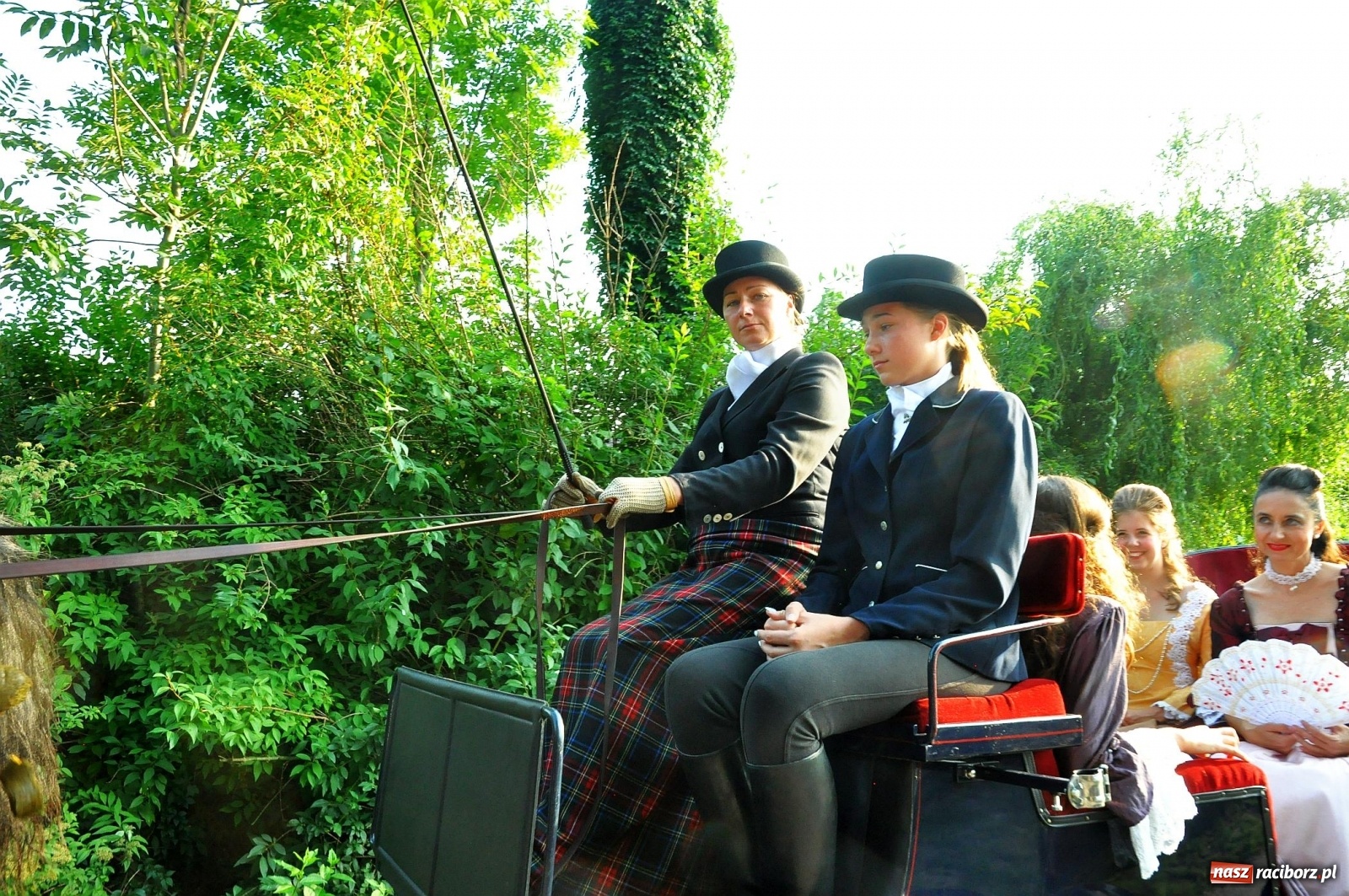 Zdjęcie w galerii na portalu naszraciborz.pl: Uprowadzenie - inscenizacja na tle starych ruin w Łubowicach [FOTO i WIDEO]  wiadomości z regionu