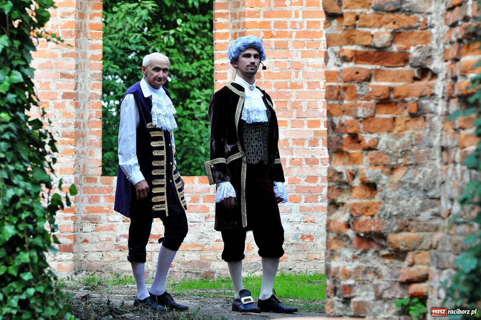 Zdjęcie w galerii na portalu naszraciborz.pl: Uprowadzenie - inscenizacja na tle starych ruin w Łubowicach [FOTO i WIDEO]  wiadomości z regionu