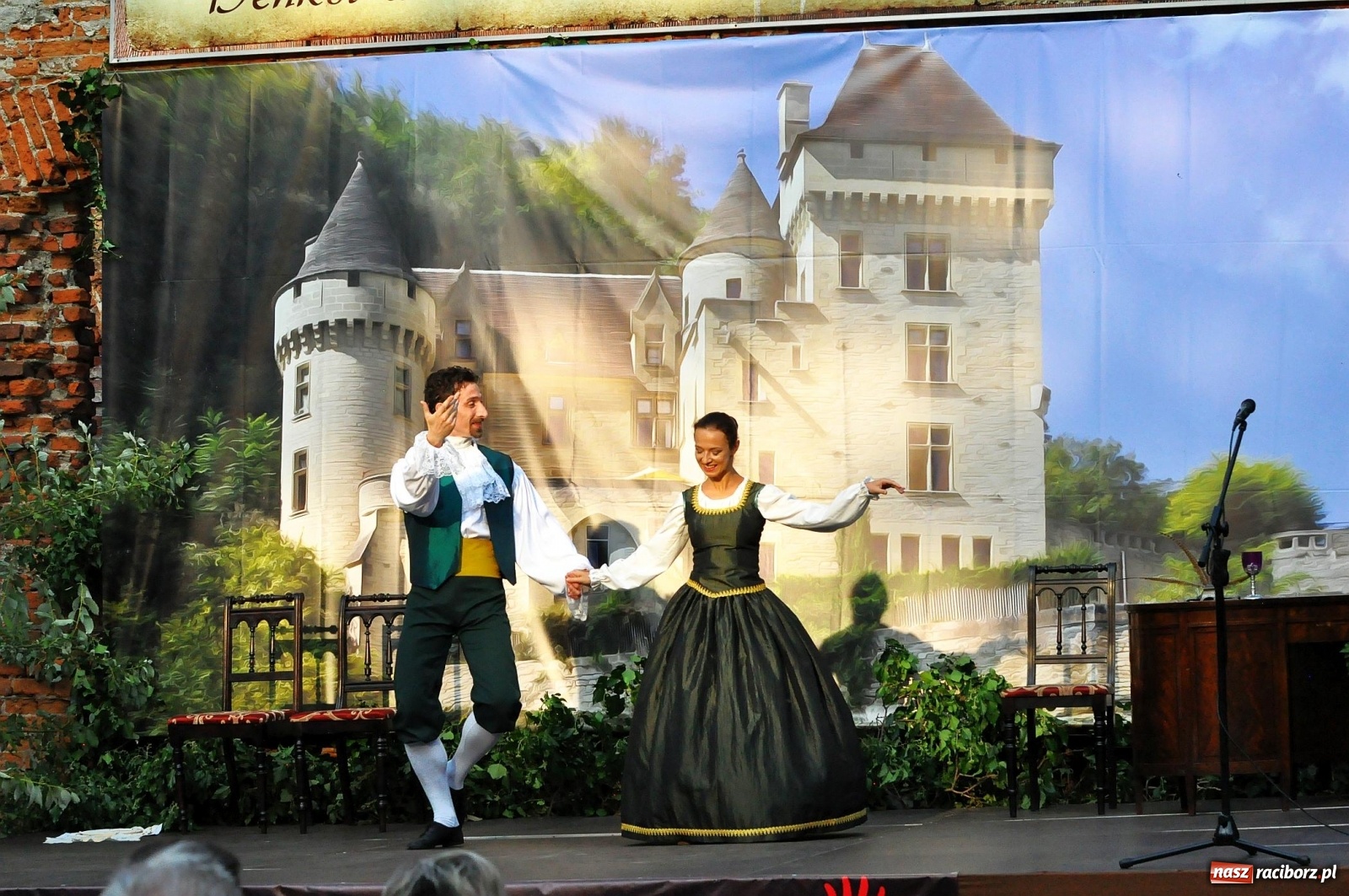 Zdjęcie w galerii na portalu naszraciborz.pl: Uprowadzenie - inscenizacja na tle starych ruin w Łubowicach [FOTO i WIDEO]  wiadomości z regionu