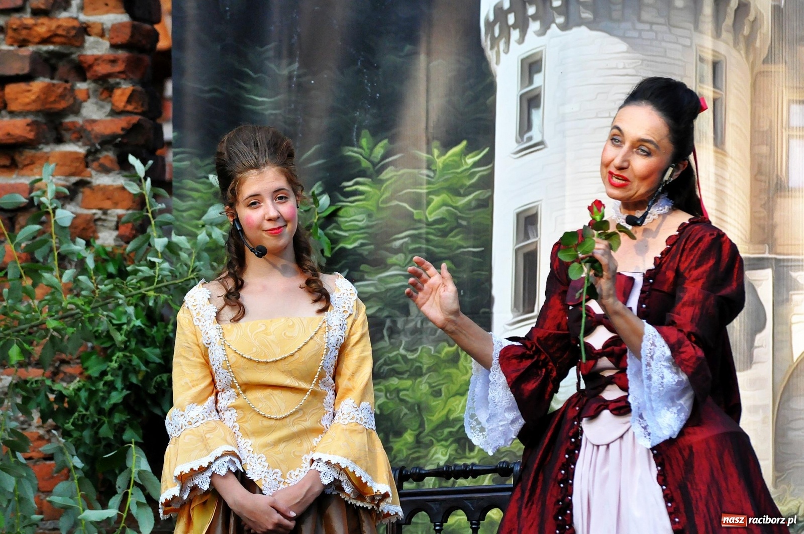 Zdjęcie w galerii na portalu naszraciborz.pl: Uprowadzenie - inscenizacja na tle starych ruin w Łubowicach [FOTO i WIDEO]  wiadomości z regionu