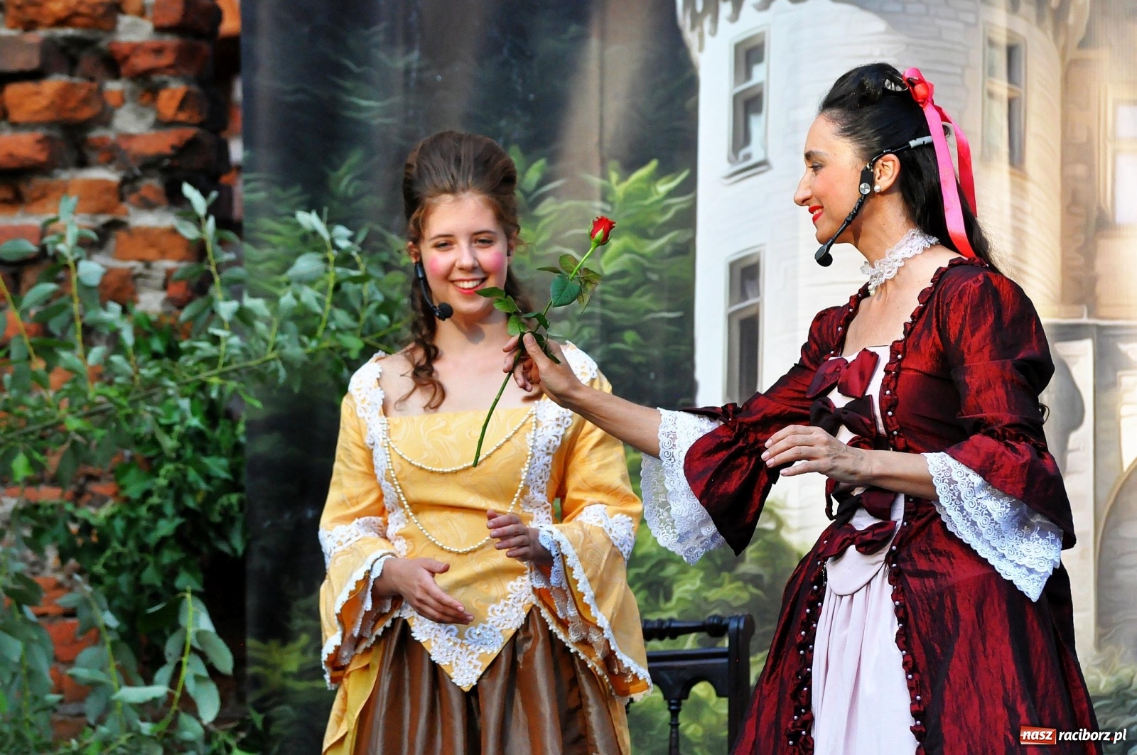 Zdjęcie w galerii na portalu naszraciborz.pl: Uprowadzenie - inscenizacja na tle starych ruin w Łubowicach [FOTO i WIDEO]  wiadomości z regionu