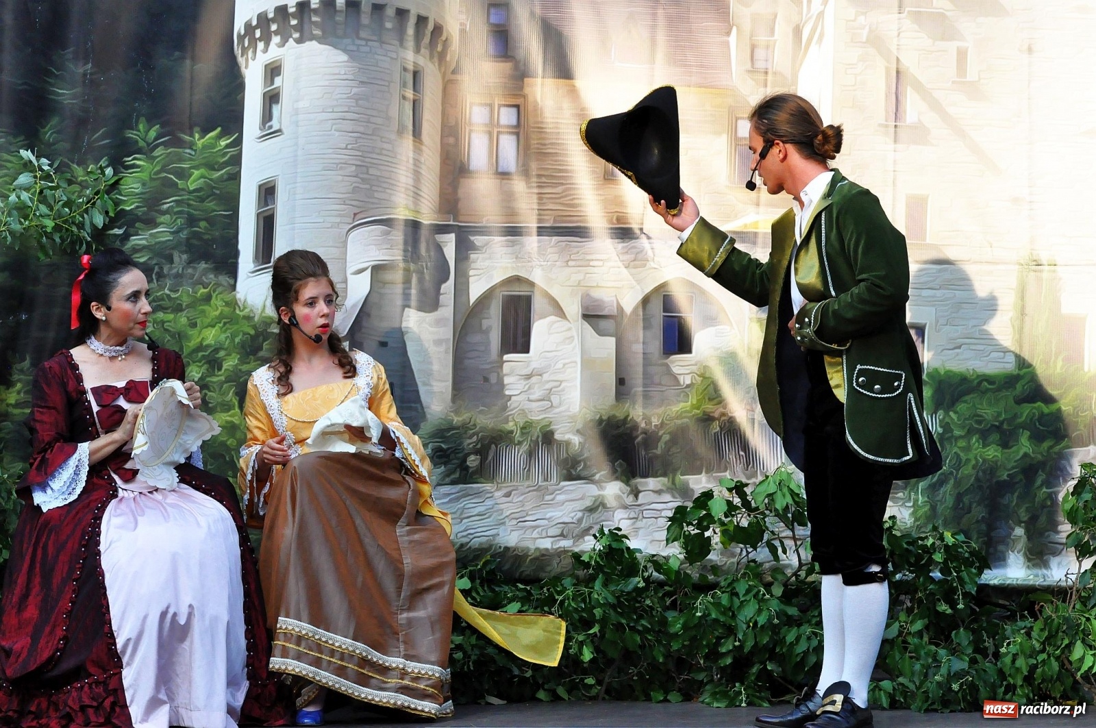 Zdjęcie w galerii na portalu naszraciborz.pl: Uprowadzenie - inscenizacja na tle starych ruin w Łubowicach [FOTO i WIDEO]  wiadomości z regionu