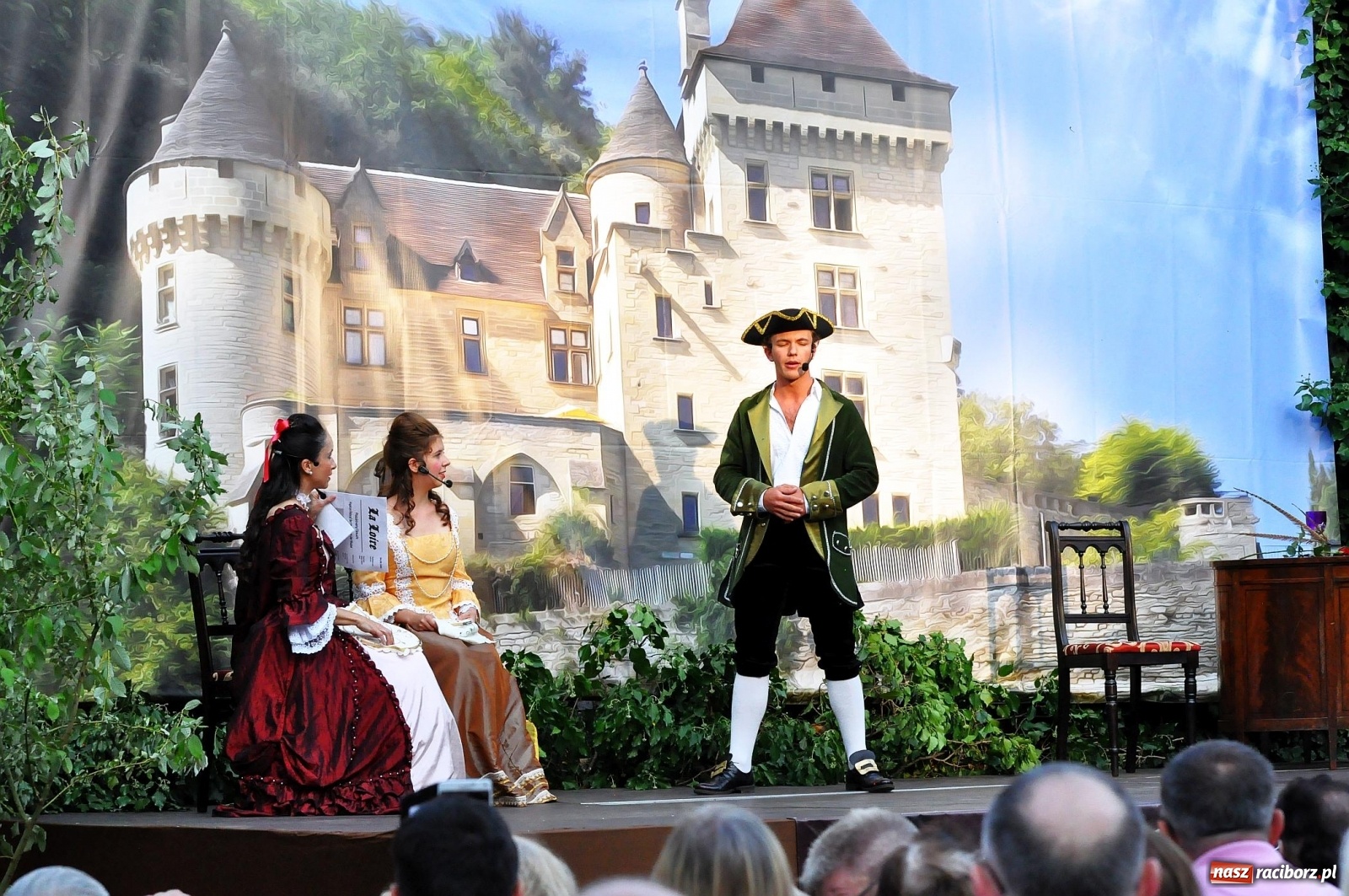 Zdjęcie w galerii na portalu naszraciborz.pl: Uprowadzenie - inscenizacja na tle starych ruin w Łubowicach [FOTO i WIDEO]  wiadomości z regionu