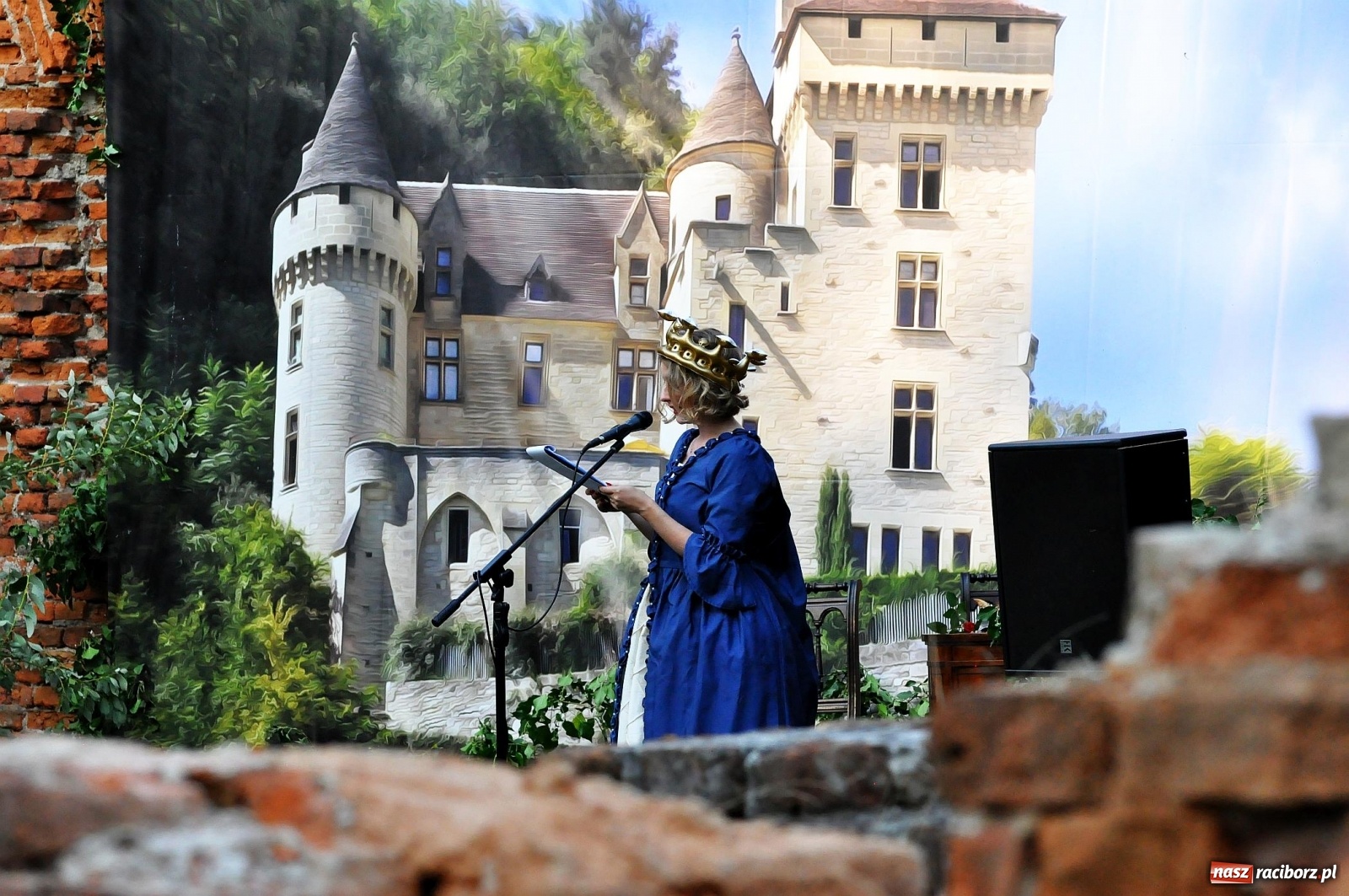 Zdjęcie w galerii na portalu naszraciborz.pl: Uprowadzenie - inscenizacja na tle starych ruin w Łubowicach [FOTO i WIDEO]  wiadomości z regionu