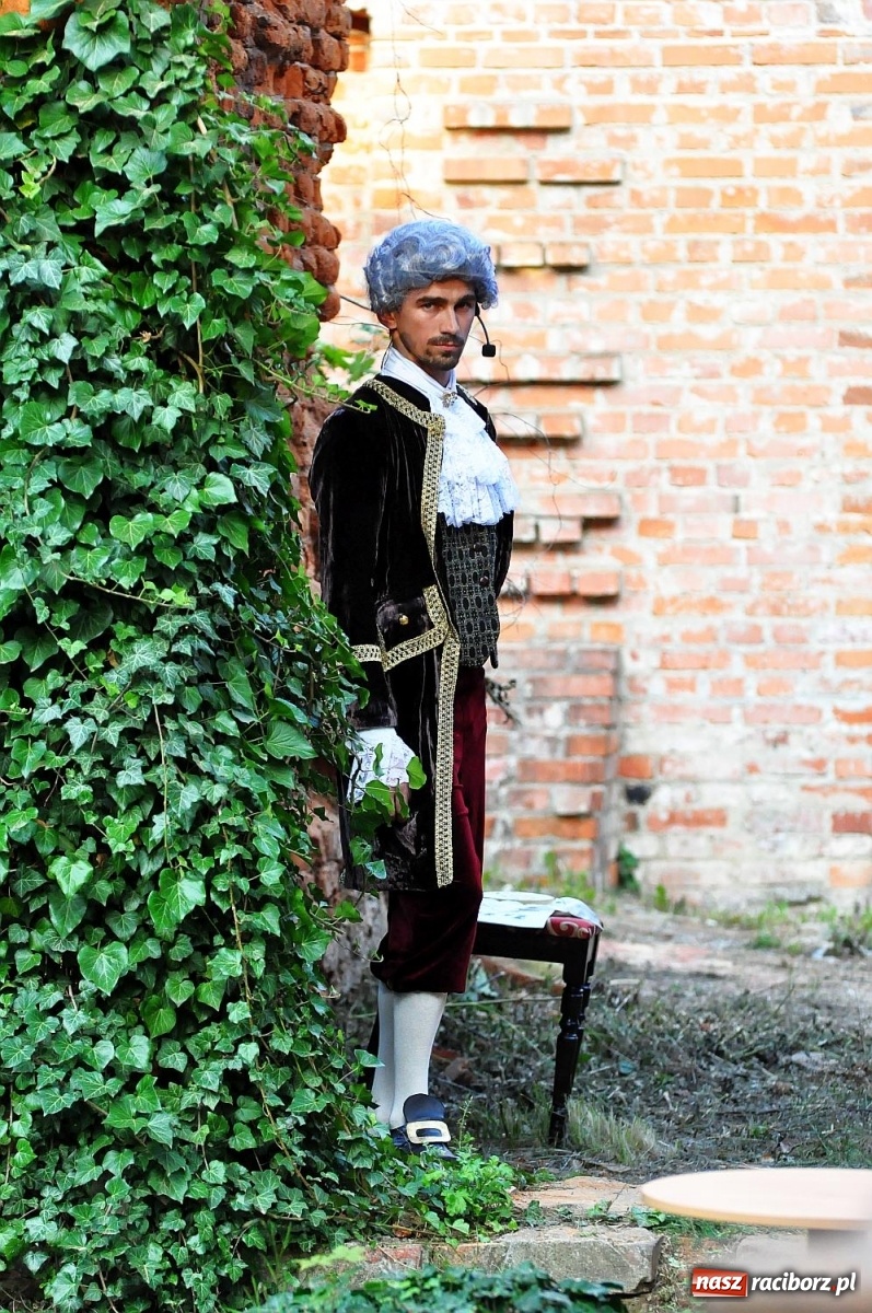 Zdjęcie w galerii na portalu naszraciborz.pl: Uprowadzenie - inscenizacja na tle starych ruin w Łubowicach [FOTO i WIDEO]  wiadomości z regionu