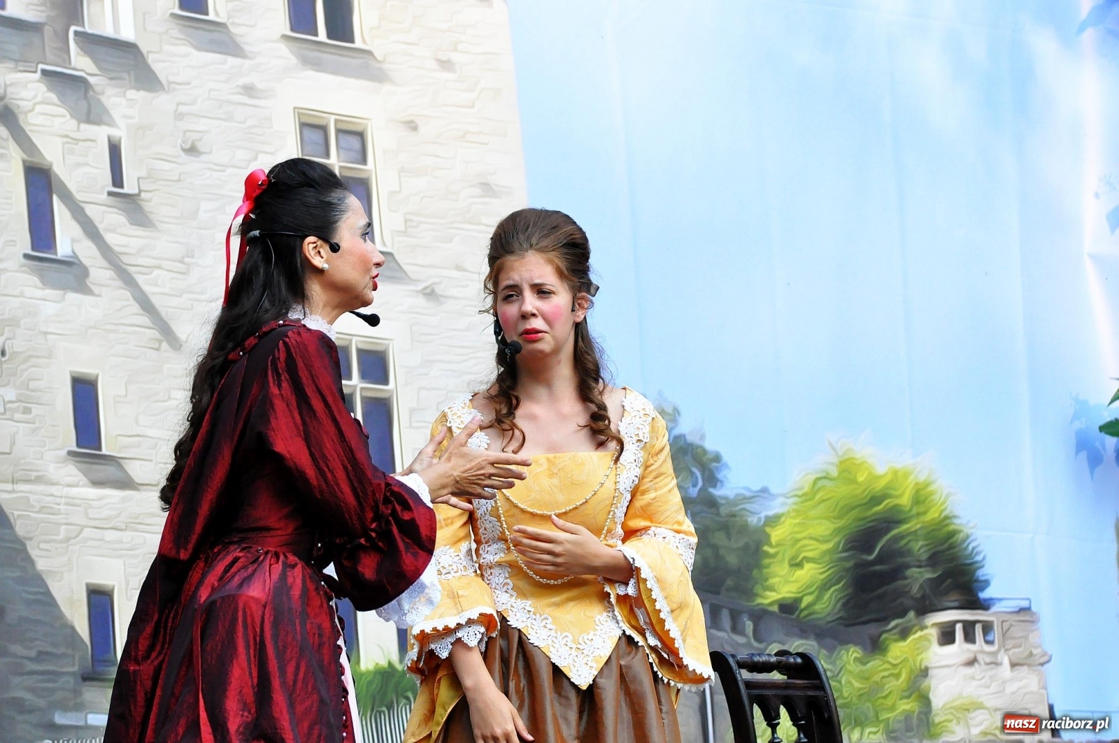 Zdjęcie w galerii na portalu naszraciborz.pl: Uprowadzenie - inscenizacja na tle starych ruin w Łubowicach [FOTO i WIDEO]  wiadomości z regionu