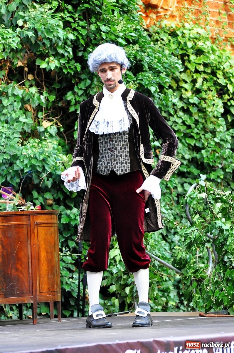 Zdjęcie w galerii na portalu naszraciborz.pl: Uprowadzenie - inscenizacja na tle starych ruin w Łubowicach [FOTO i WIDEO]  wiadomości z regionu