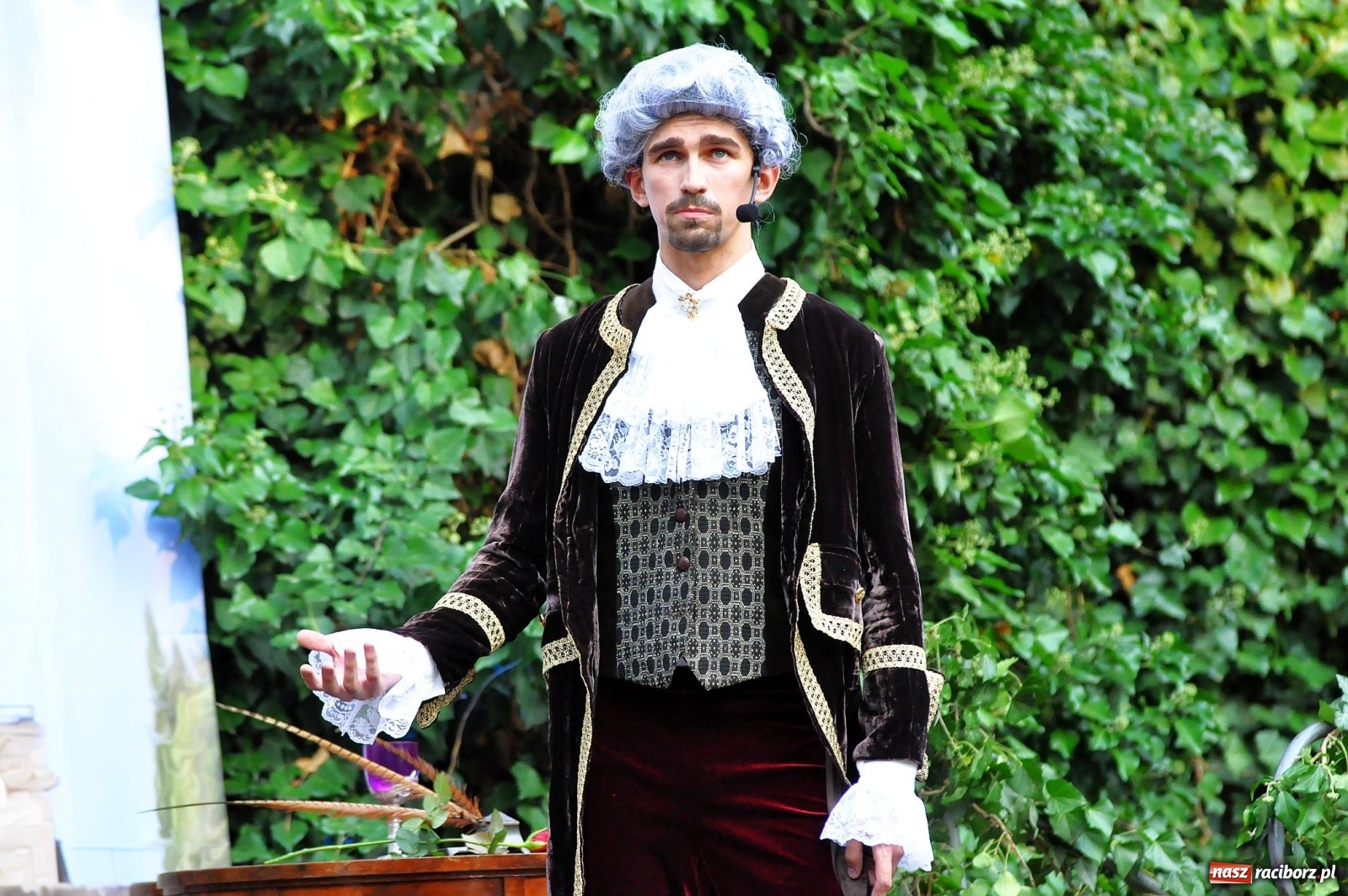 Zdjęcie w galerii na portalu naszraciborz.pl: Uprowadzenie - inscenizacja na tle starych ruin w Łubowicach [FOTO i WIDEO]  wiadomości z regionu