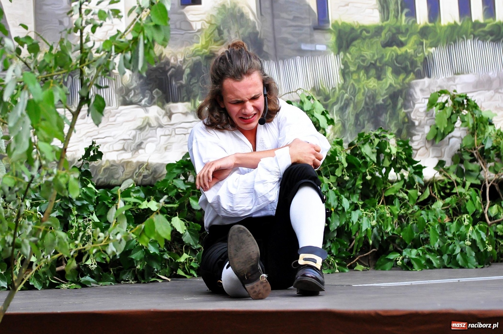 Zdjęcie w galerii na portalu naszraciborz.pl: Uprowadzenie - inscenizacja na tle starych ruin w Łubowicach [FOTO i WIDEO]  wiadomości z regionu