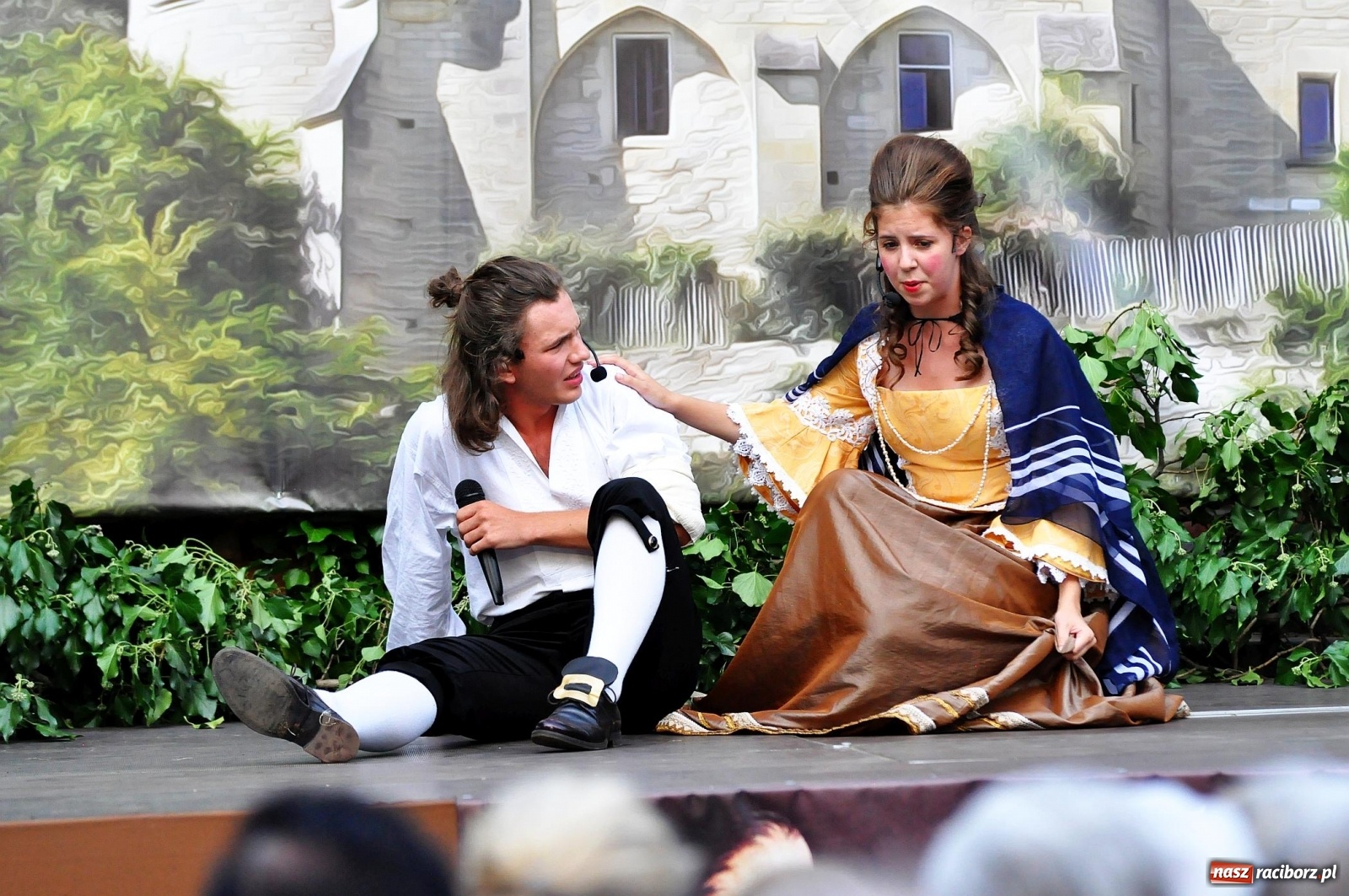 Zdjęcie w galerii na portalu naszraciborz.pl: Uprowadzenie - inscenizacja na tle starych ruin w Łubowicach [FOTO i WIDEO]  wiadomości z regionu