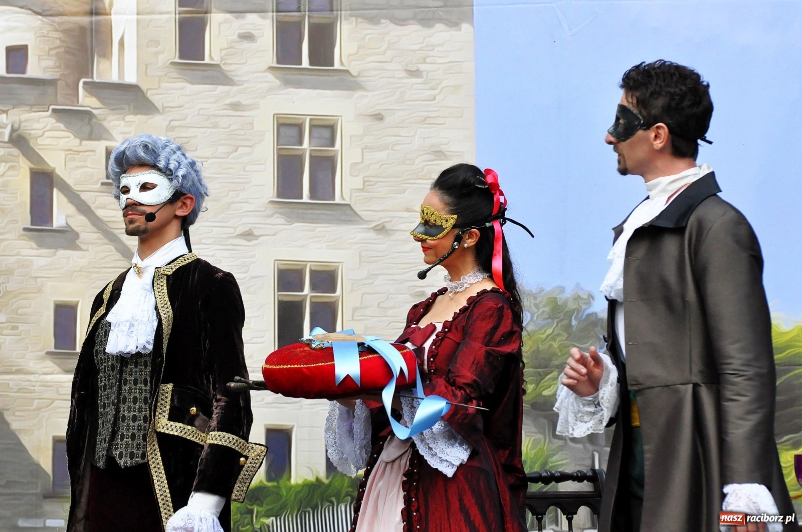 Zdjęcie w galerii na portalu naszraciborz.pl: Uprowadzenie - inscenizacja na tle starych ruin w Łubowicach [FOTO i WIDEO]  wiadomości z regionu