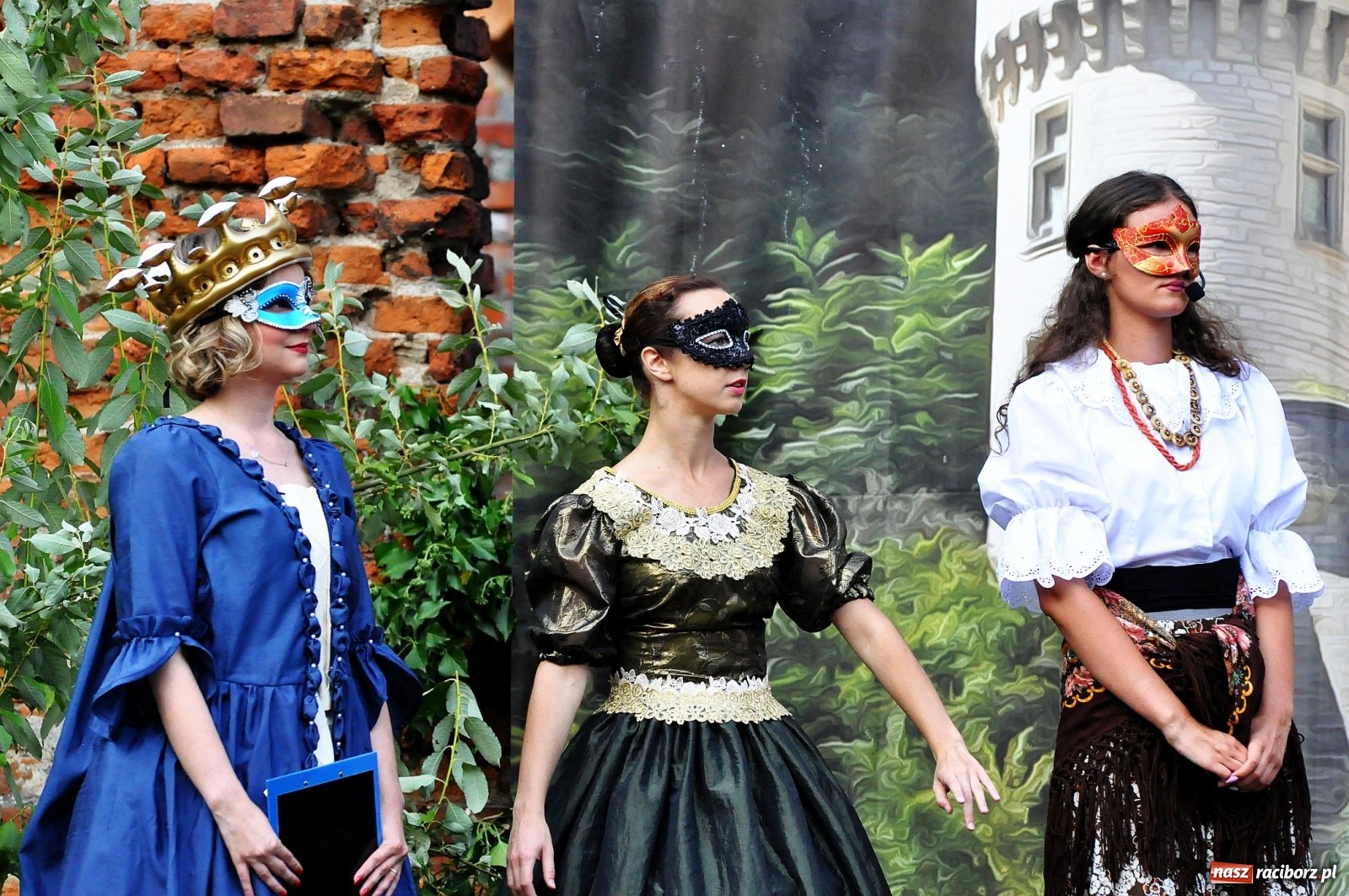 Zdjęcie w galerii na portalu naszraciborz.pl: Uprowadzenie - inscenizacja na tle starych ruin w Łubowicach [FOTO i WIDEO]  wiadomości z regionu