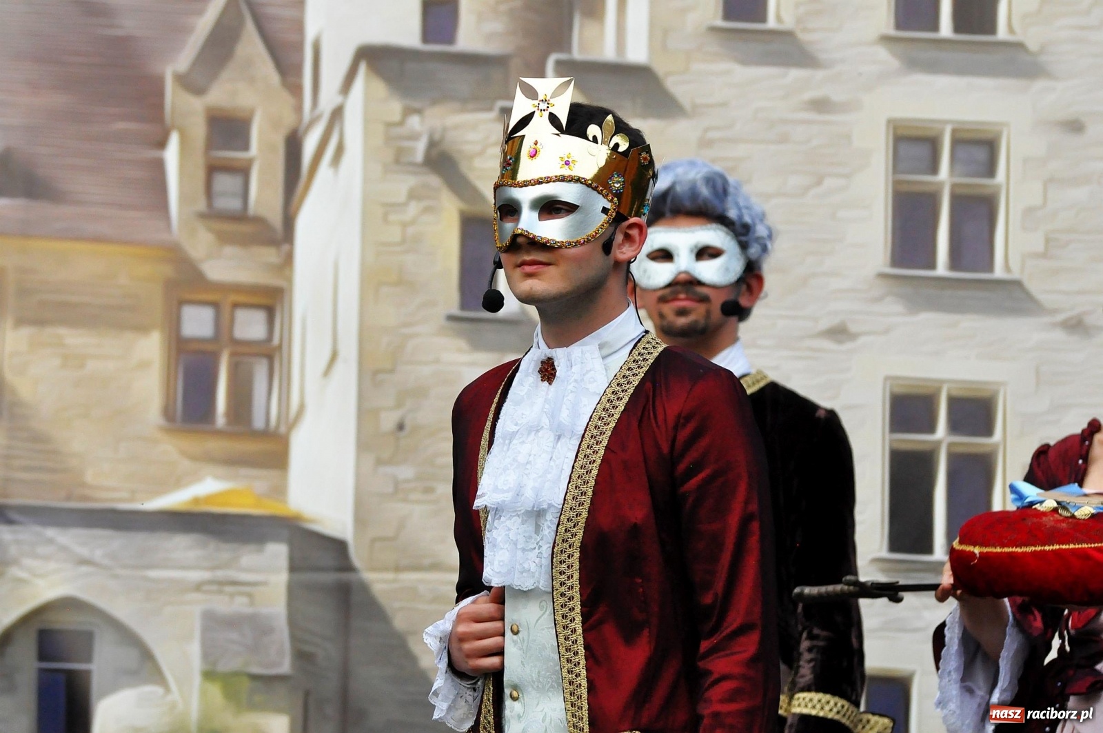 Zdjęcie w galerii na portalu naszraciborz.pl: Uprowadzenie - inscenizacja na tle starych ruin w Łubowicach [FOTO i WIDEO]  wiadomości z regionu