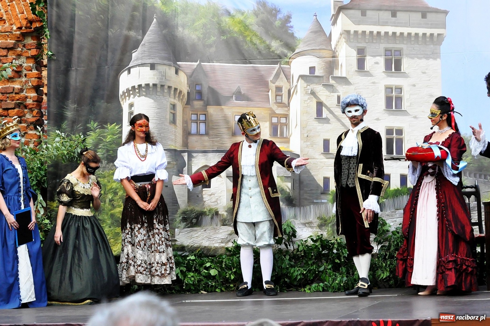 Zdjęcie w galerii na portalu naszraciborz.pl: Uprowadzenie - inscenizacja na tle starych ruin w Łubowicach [FOTO i WIDEO]  wiadomości z regionu