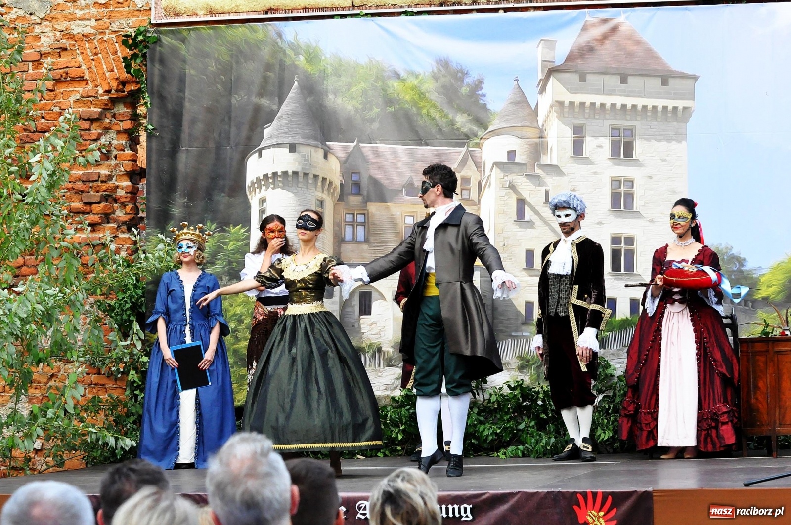 Zdjęcie w galerii na portalu naszraciborz.pl: Uprowadzenie - inscenizacja na tle starych ruin w Łubowicach [FOTO i WIDEO]  wiadomości z regionu