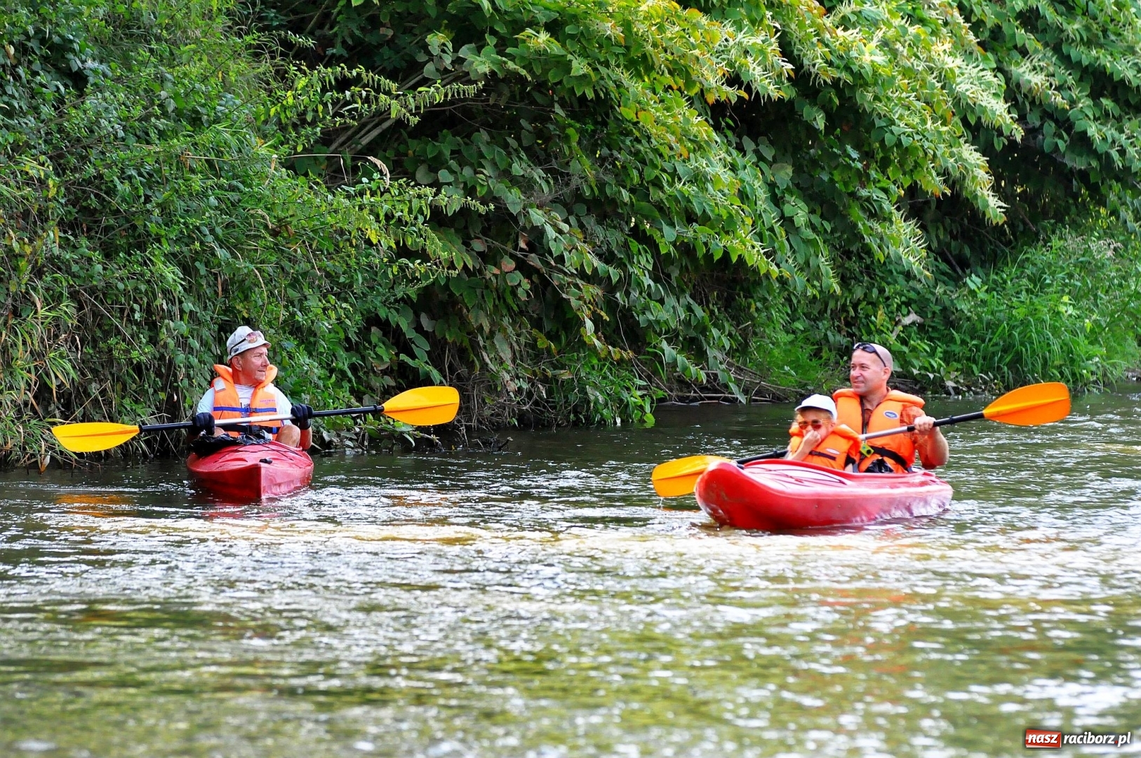 Zdjęcie w galerii na portalu naszraciborz.pl: Raciborskie sprzątanie Odry. W korycie znaleziono pocisk [FOTO i WIDEO]  wiadomości z regionu