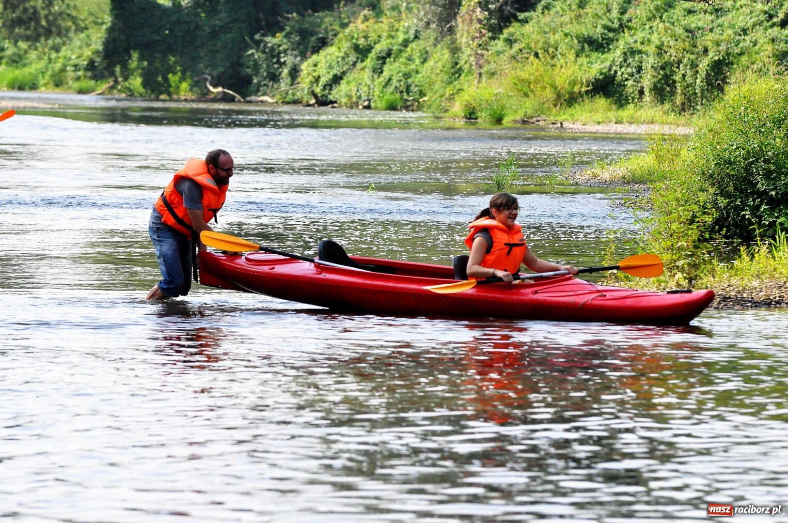 Zdjęcie w galerii na portalu naszraciborz.pl: Raciborskie sprzątanie Odry. W korycie znaleziono pocisk [FOTO i WIDEO]  wiadomości z regionu