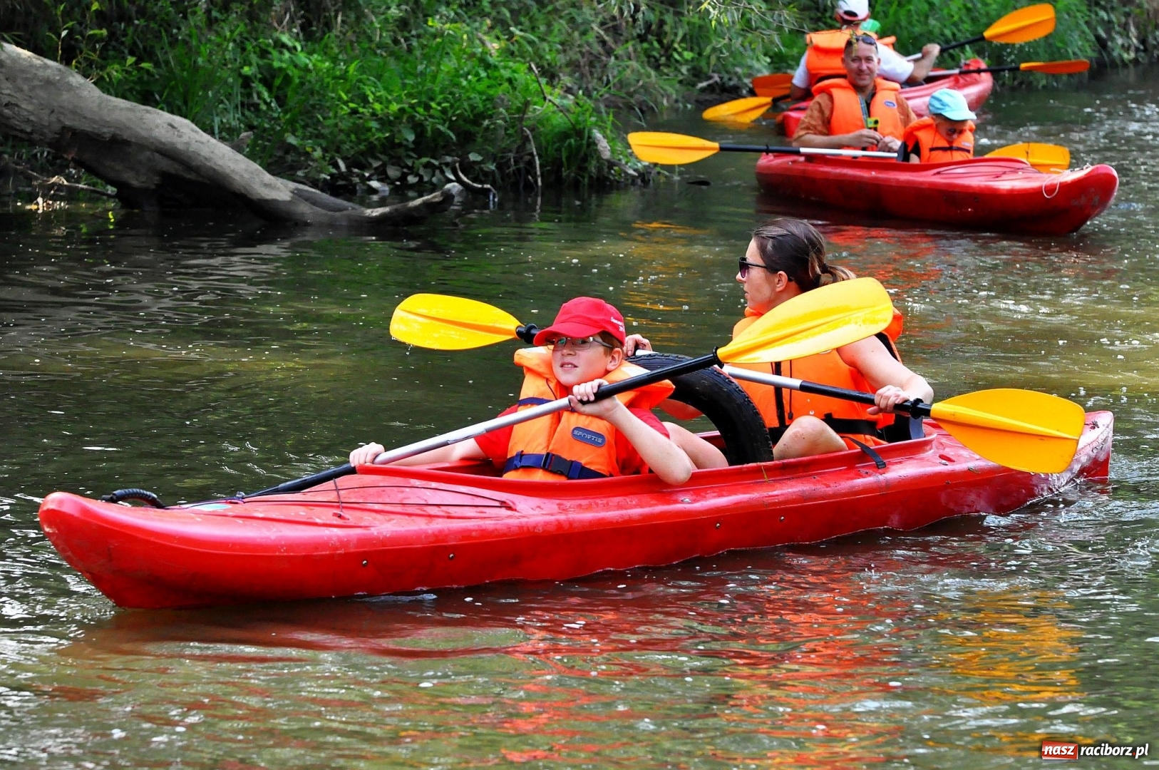 Zdjęcie w galerii na portalu naszraciborz.pl: Raciborskie sprzątanie Odry. W korycie znaleziono pocisk [FOTO i WIDEO]  wiadomości z regionu