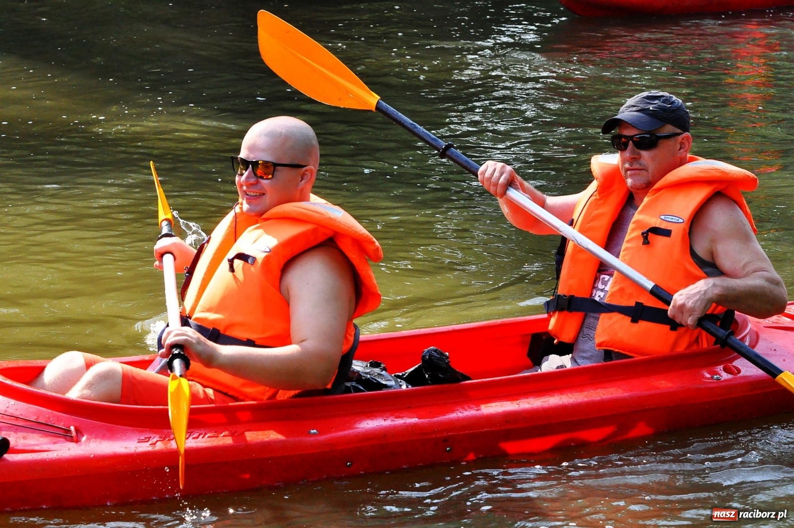Zdjęcie w galerii na portalu naszraciborz.pl: Raciborskie sprzątanie Odry. W korycie znaleziono pocisk [FOTO i WIDEO]  wiadomości z regionu