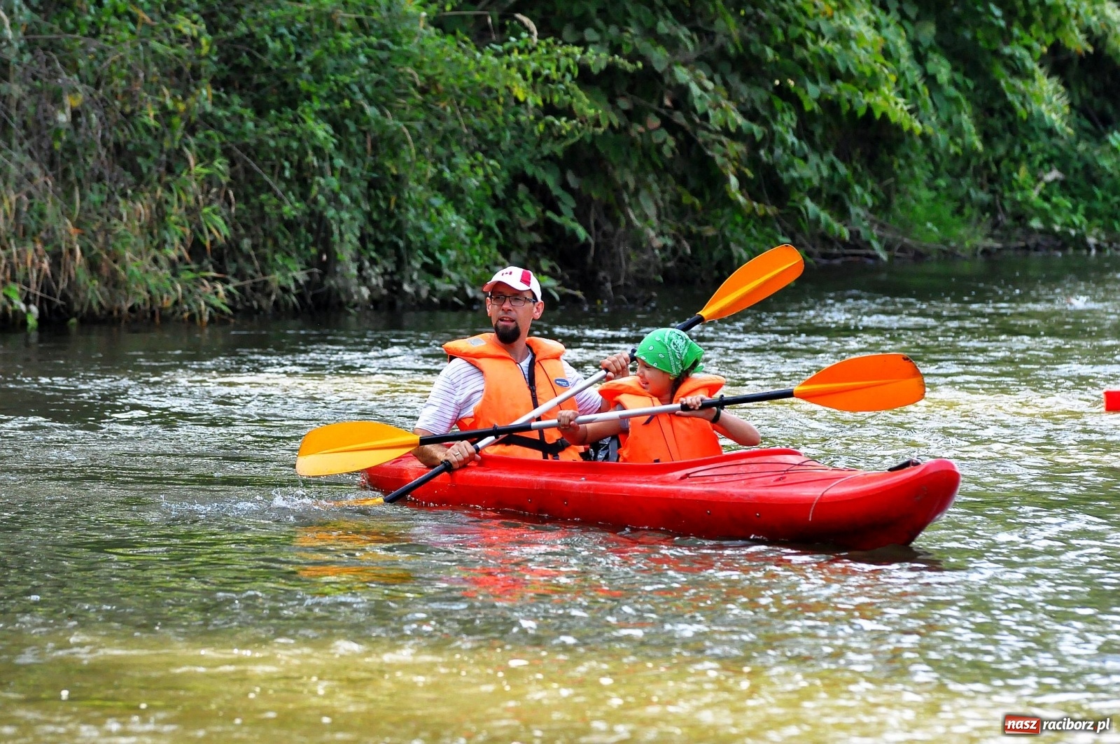 Zdjęcie w galerii na portalu naszraciborz.pl: Raciborskie sprzątanie Odry. W korycie znaleziono pocisk [FOTO i WIDEO]  wiadomości z regionu