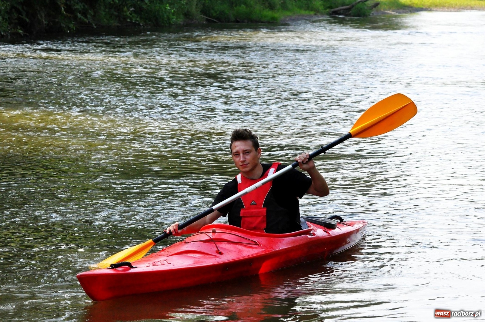 Zdjęcie w galerii na portalu naszraciborz.pl: Raciborskie sprzątanie Odry. W korycie znaleziono pocisk [FOTO i WIDEO]  wiadomości z regionu