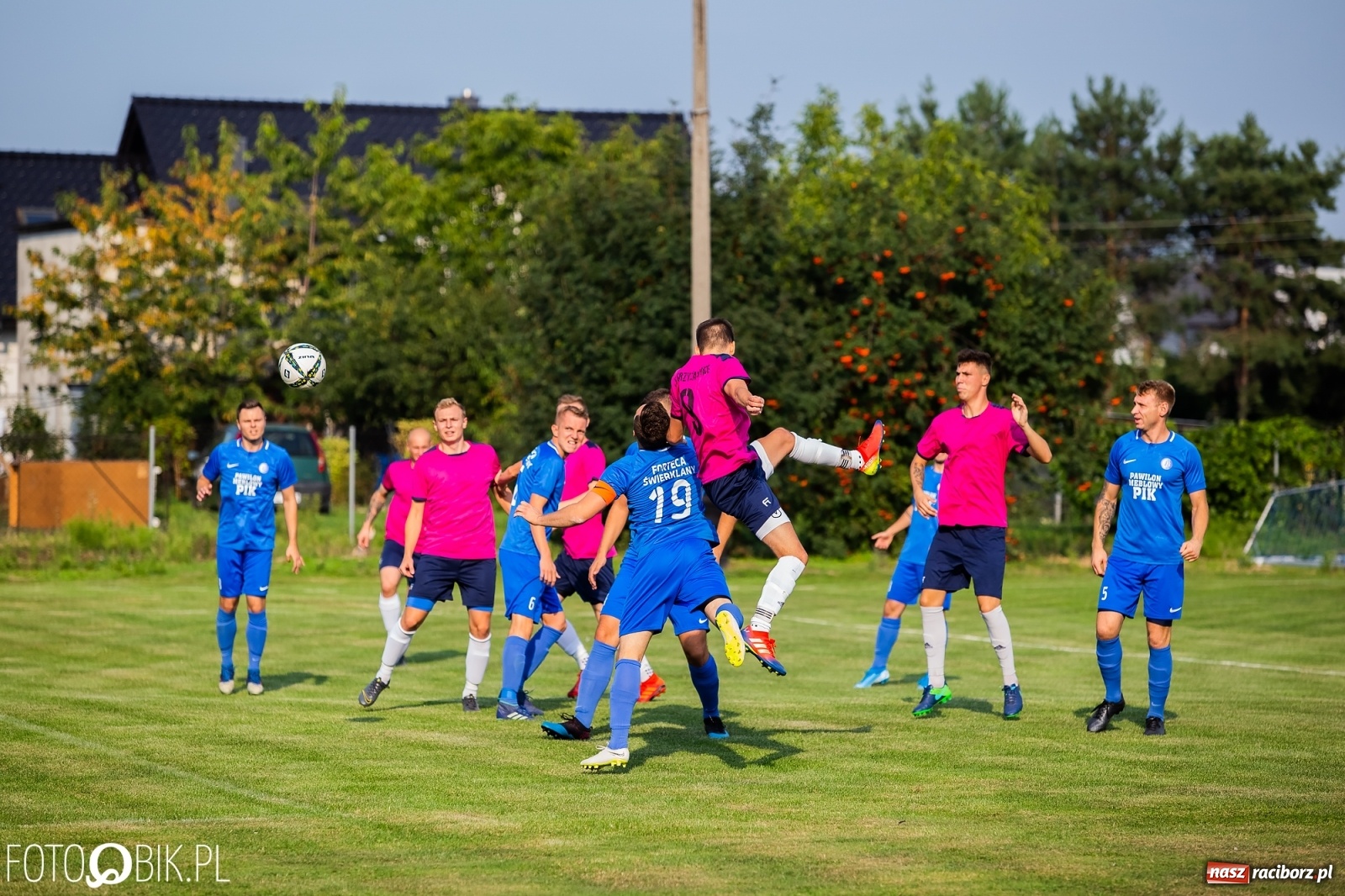 Zdjęcie w galerii na portalu naszraciborz.pl: Zawsze opłaca się grać do końca. Krzyżanowice zdobyły świerklańską Fortecę [FOTO] wiadomości z regionu